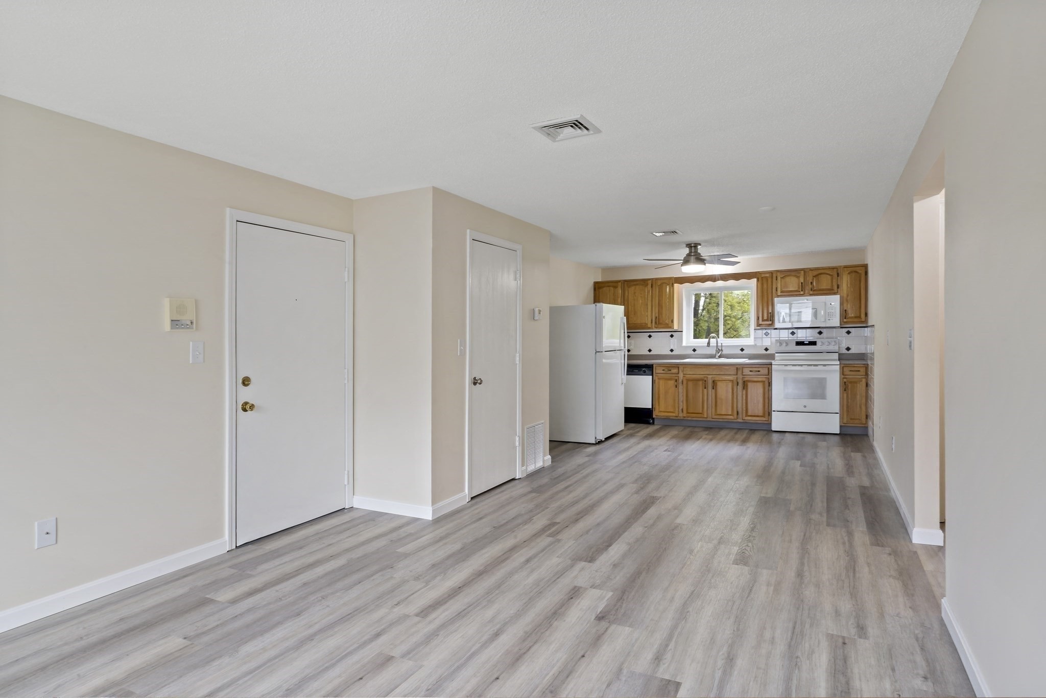5455 N Main St # 4d Property Photo 4