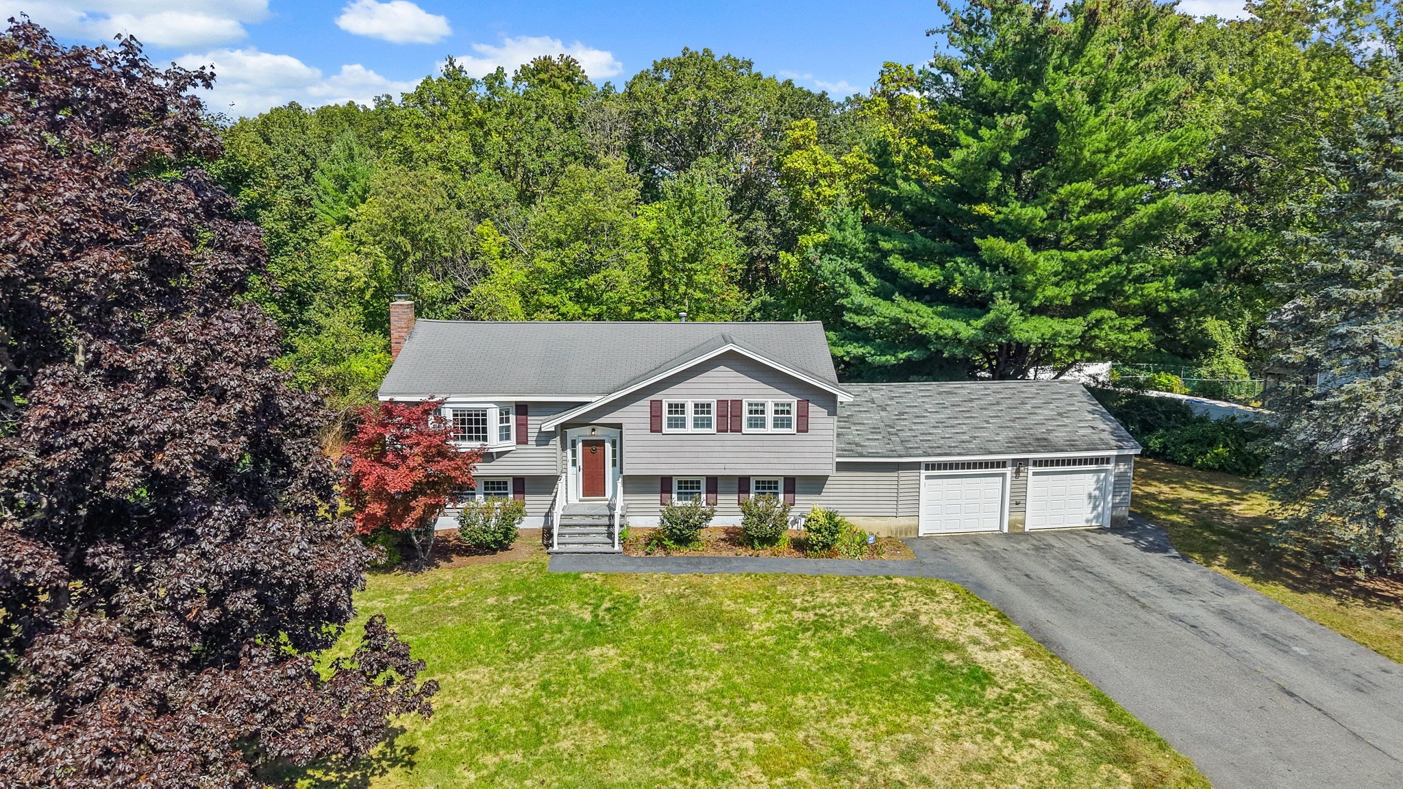 8 Roaen Dr Property Photo 2