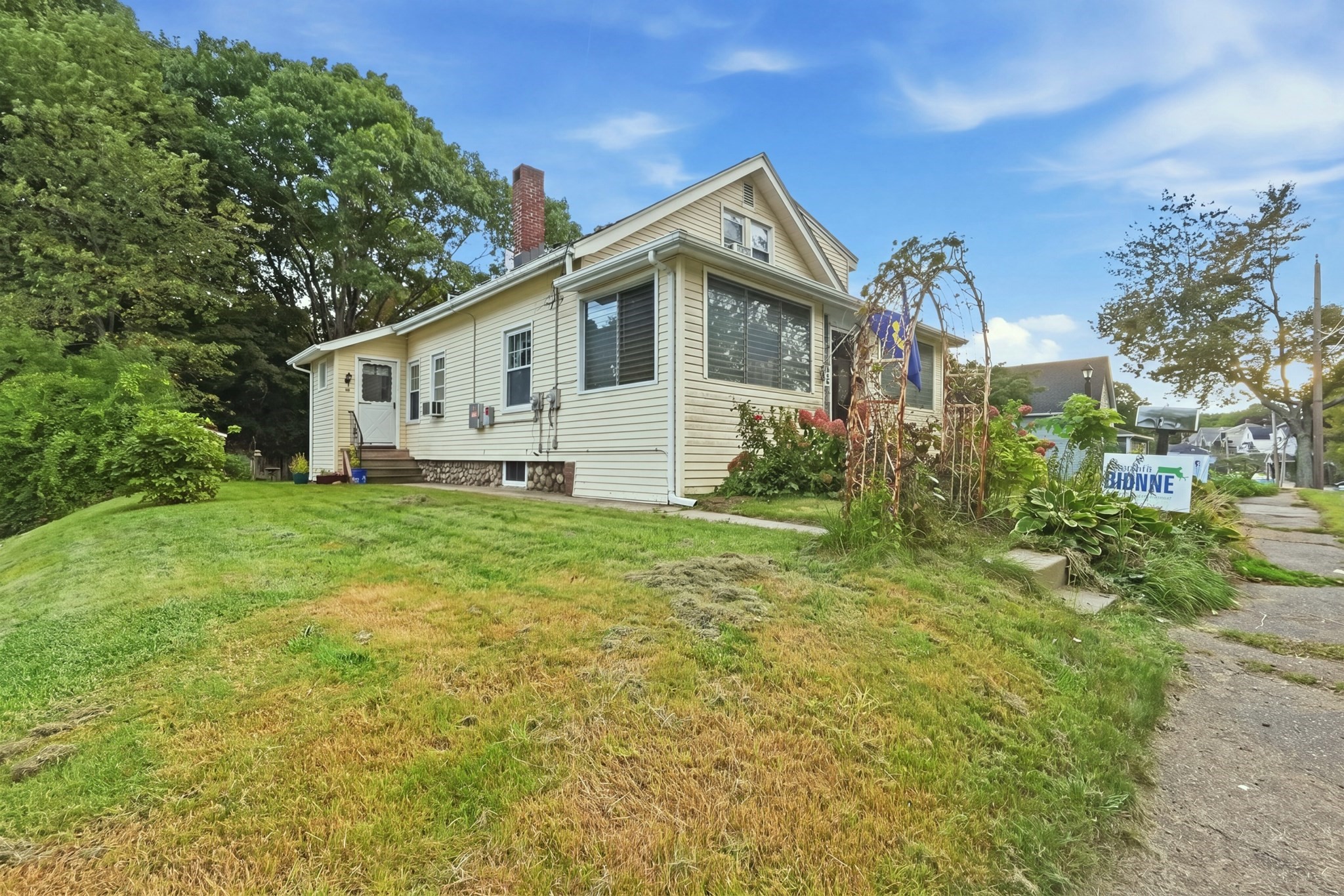 55 Clover St Property Photo 15