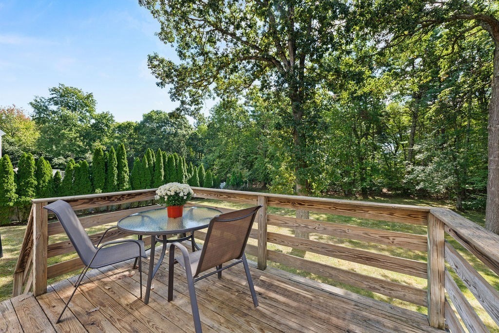 15 River Edge Rd Property Photo 2