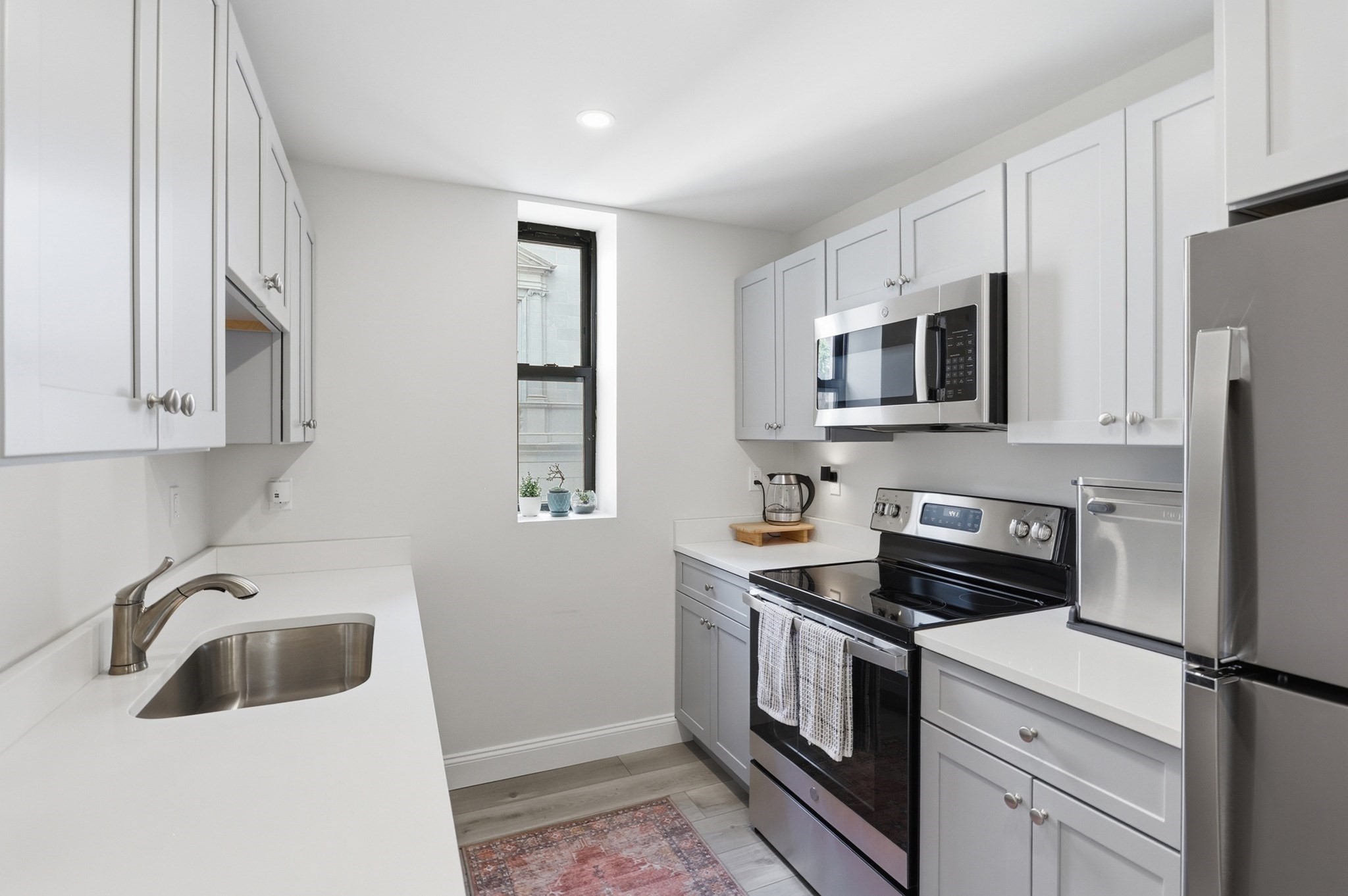636 Beacon St # 206 Property Photo 3