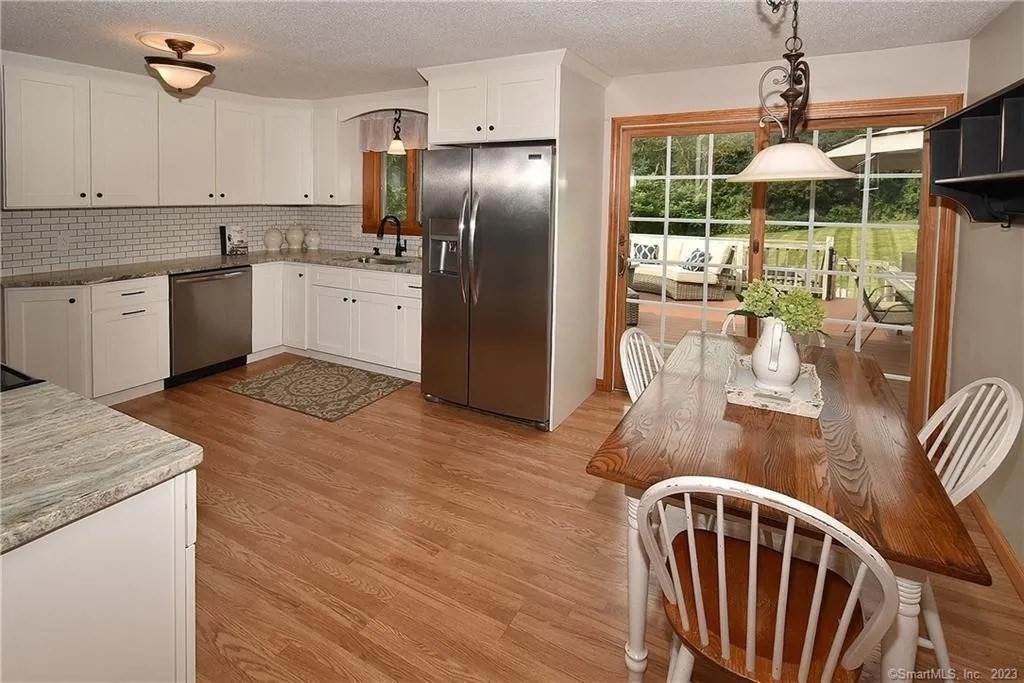281 Abbe Rd Property Photo 3