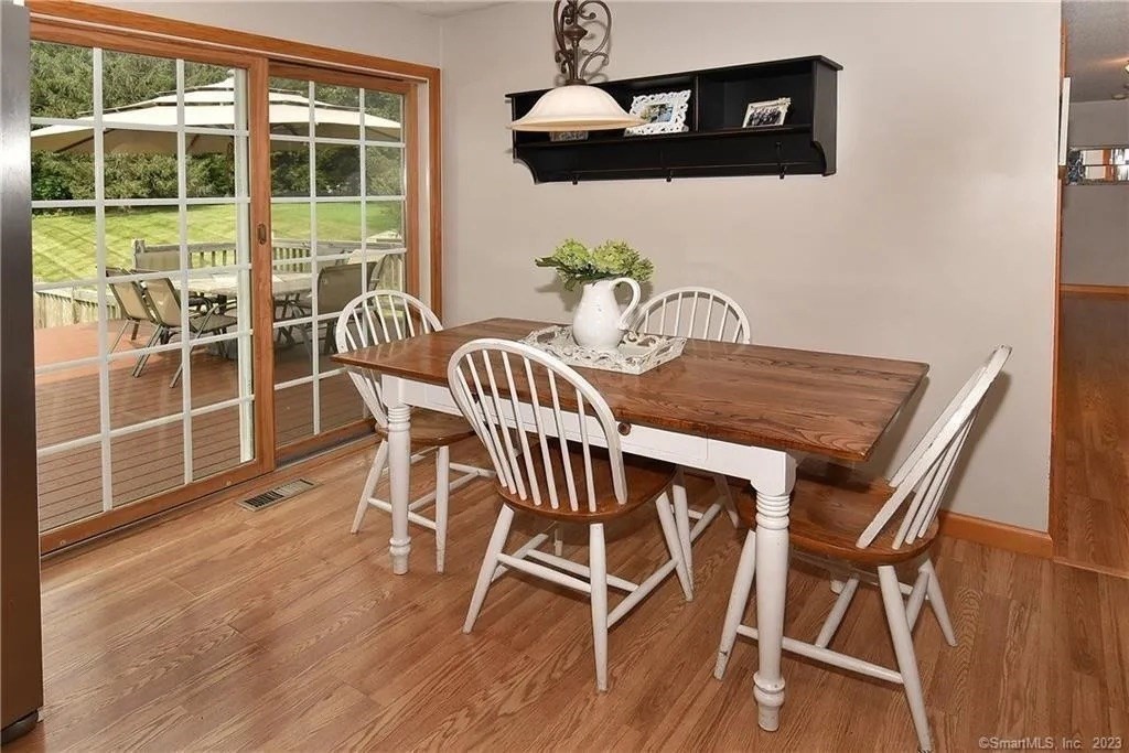 281 Abbe Rd Property Photo 6