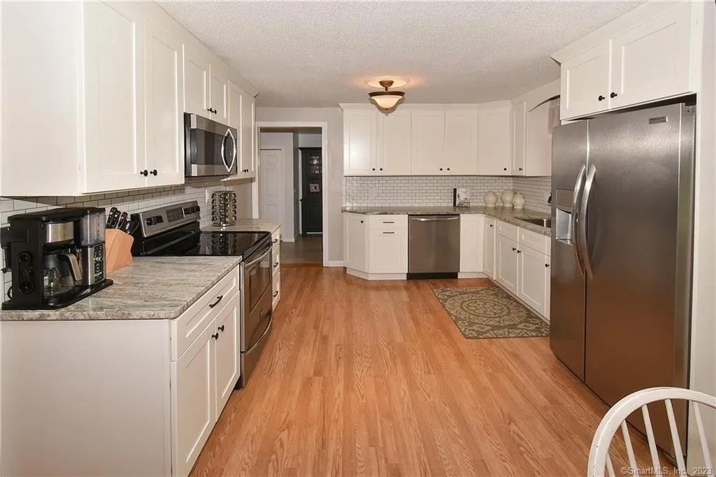 281 Abbe Rd Property Photo 7