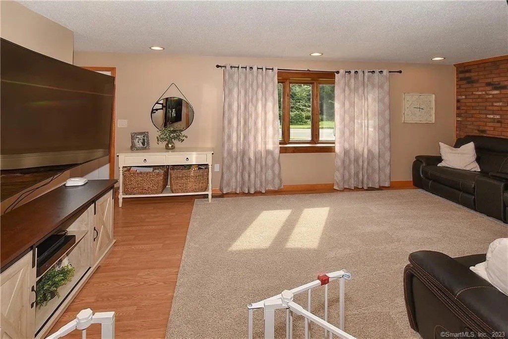 281 Abbe Rd Property Photo 9