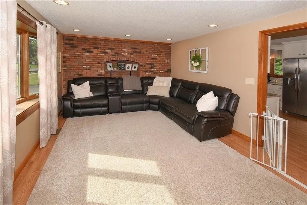 281 Abbe Rd Property Photo 19