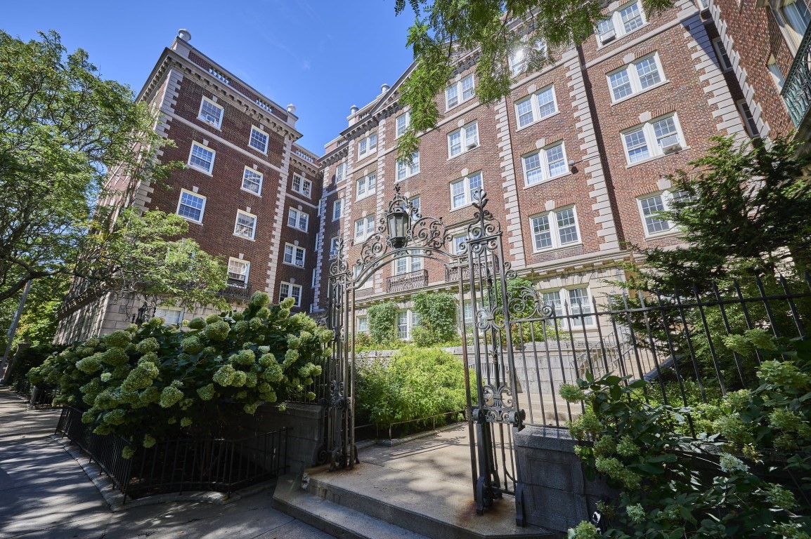 7 Arlington St # 4 Property Photo 1