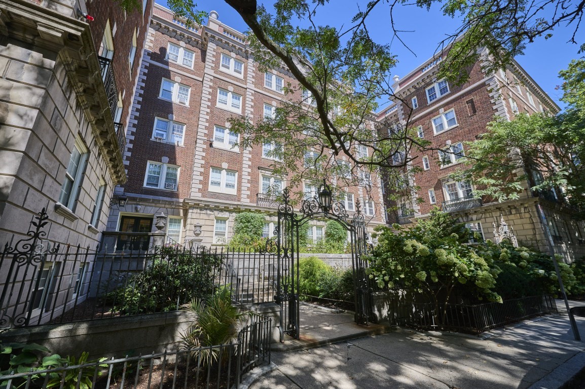 7 Arlington St # 4 Property Photo 11
