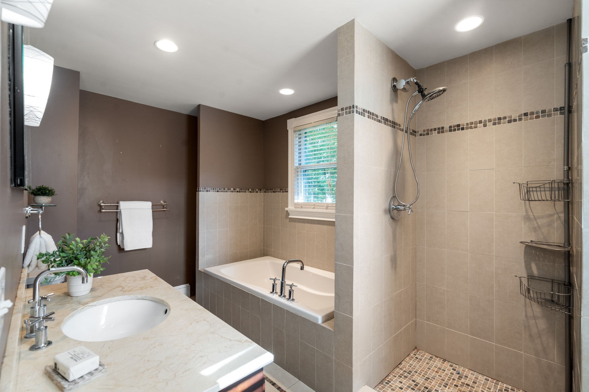 354 Hunnewell Street Property Photo 11