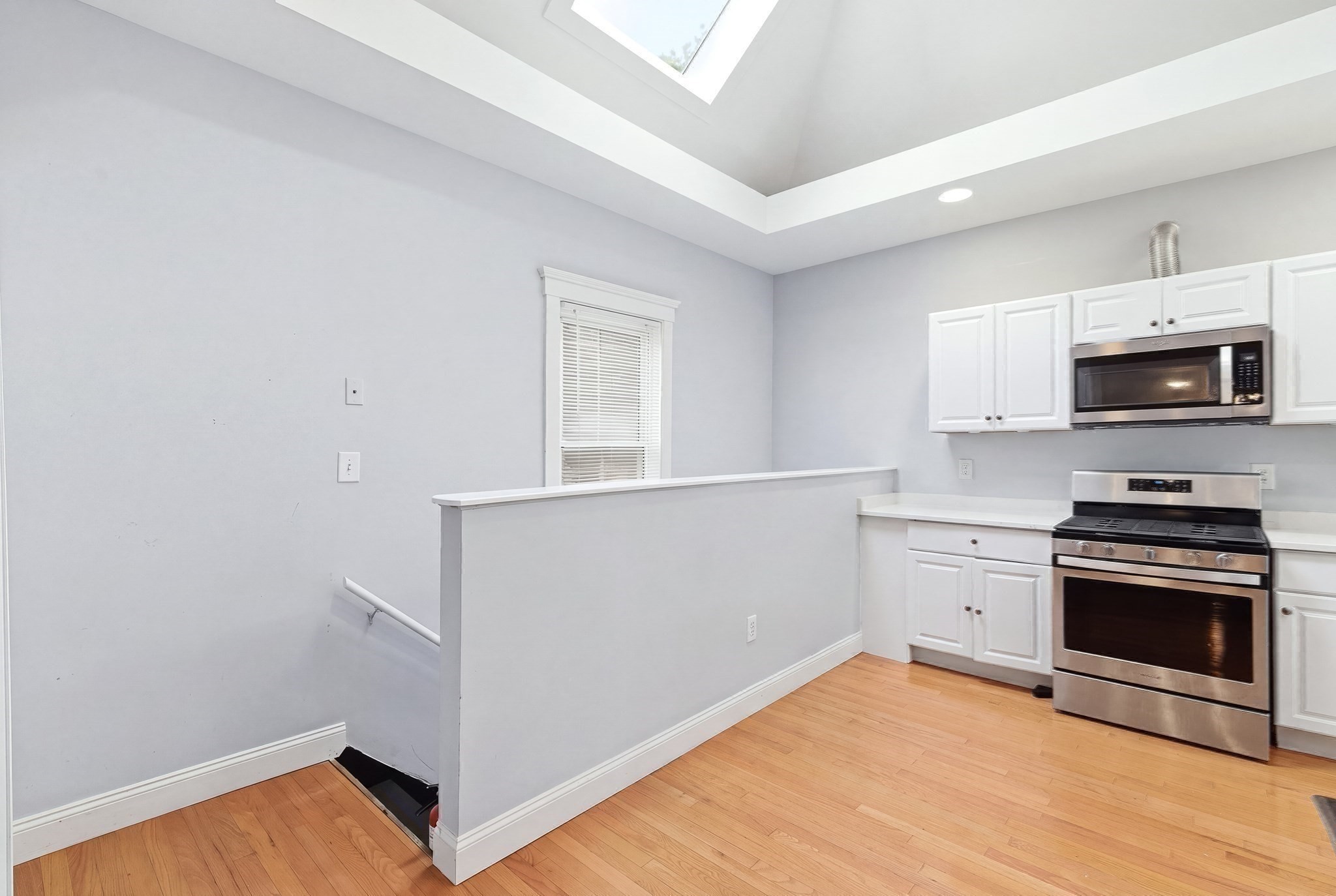 323 Bainbridge St Property Photo 16