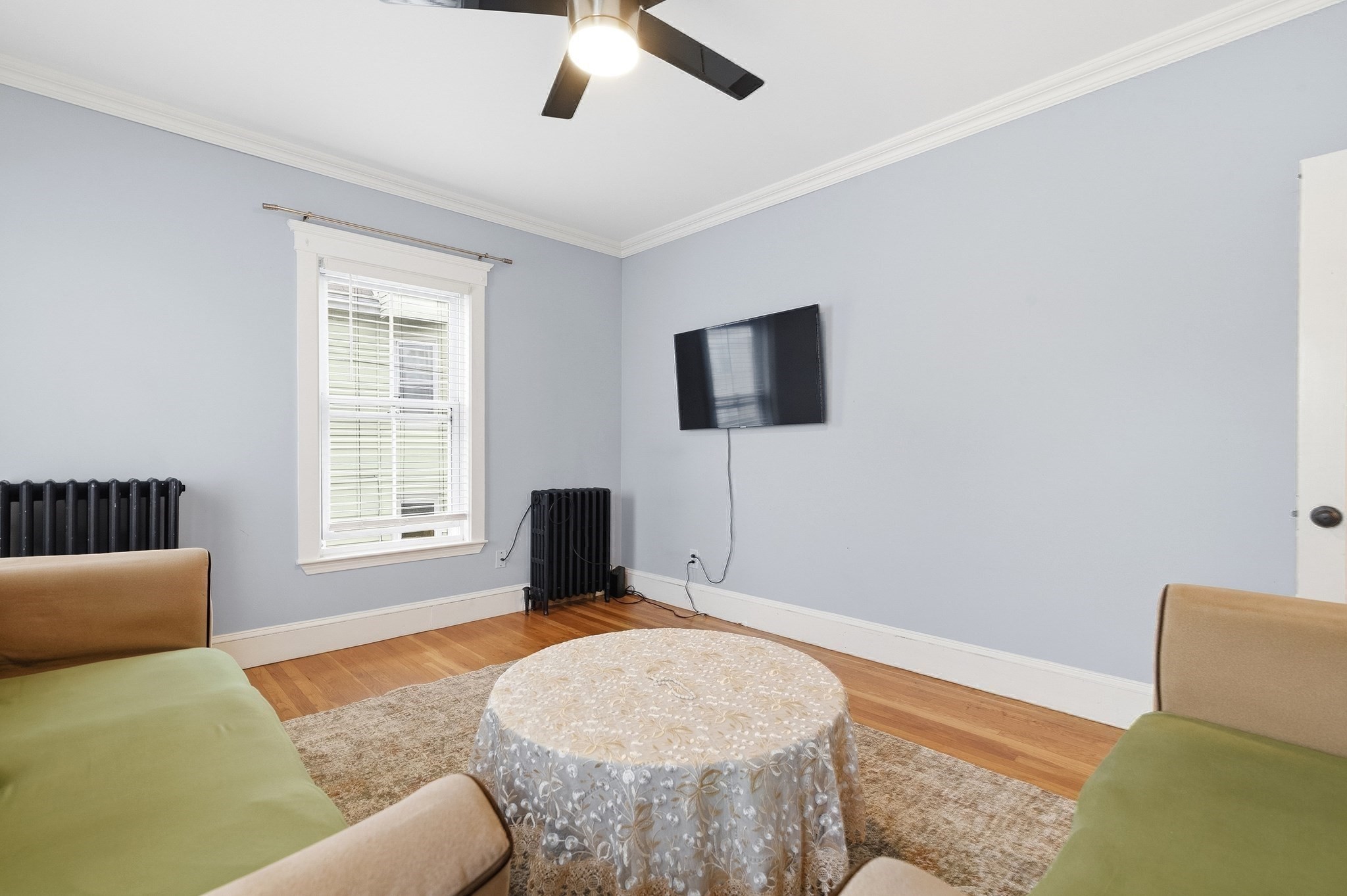 323 Bainbridge St Property Photo 17