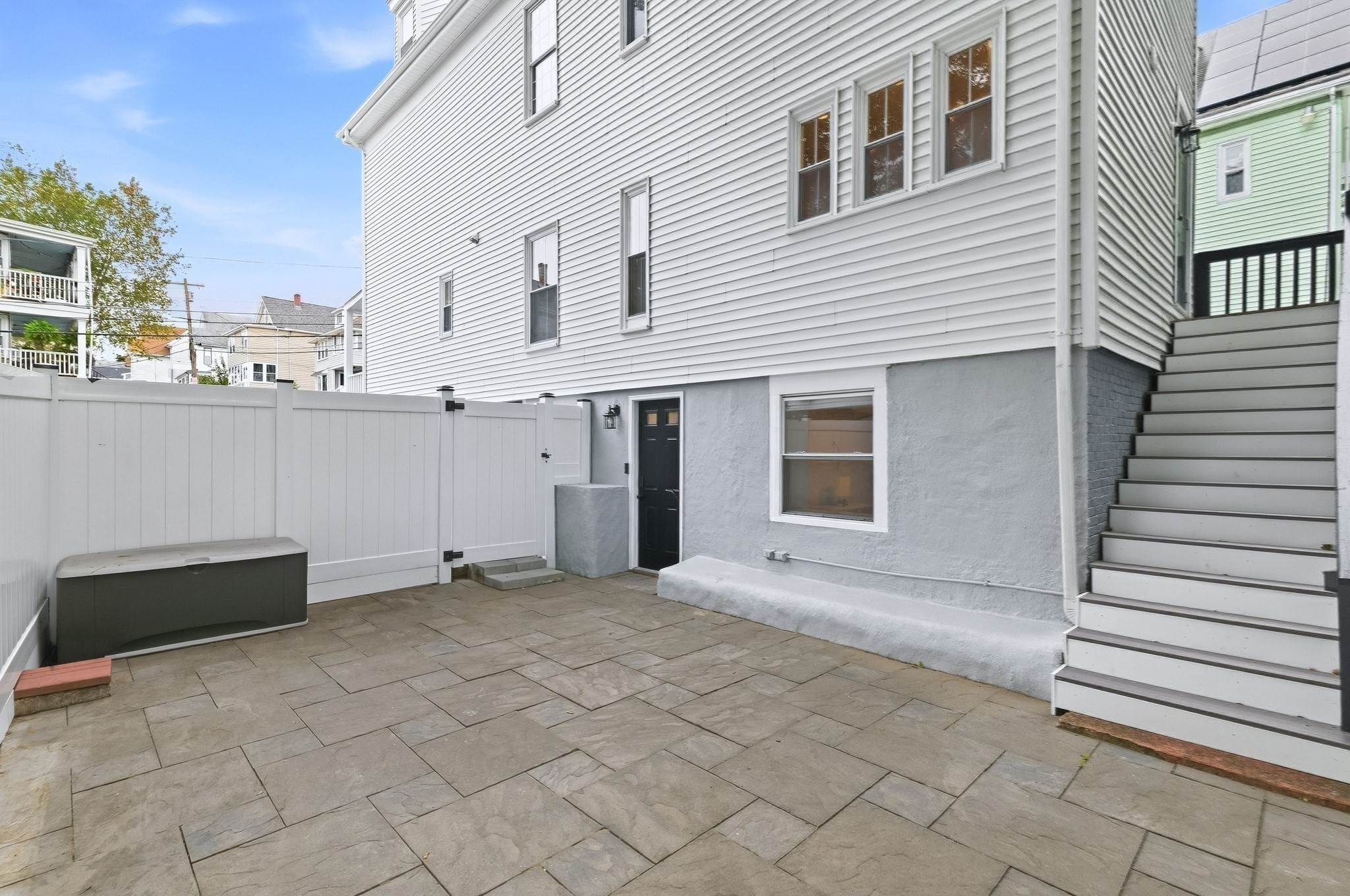 323 Bainbridge St Property Photo 32