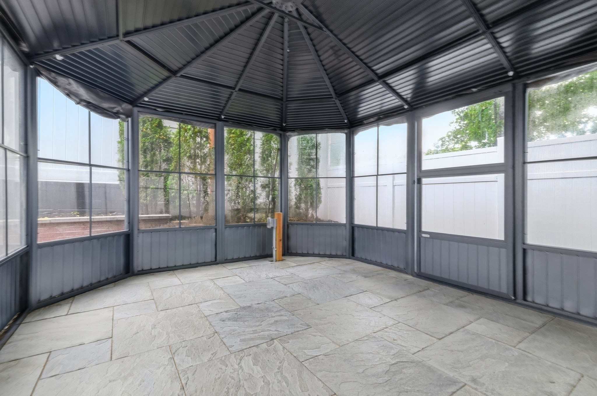 323 Bainbridge St Property Photo 35