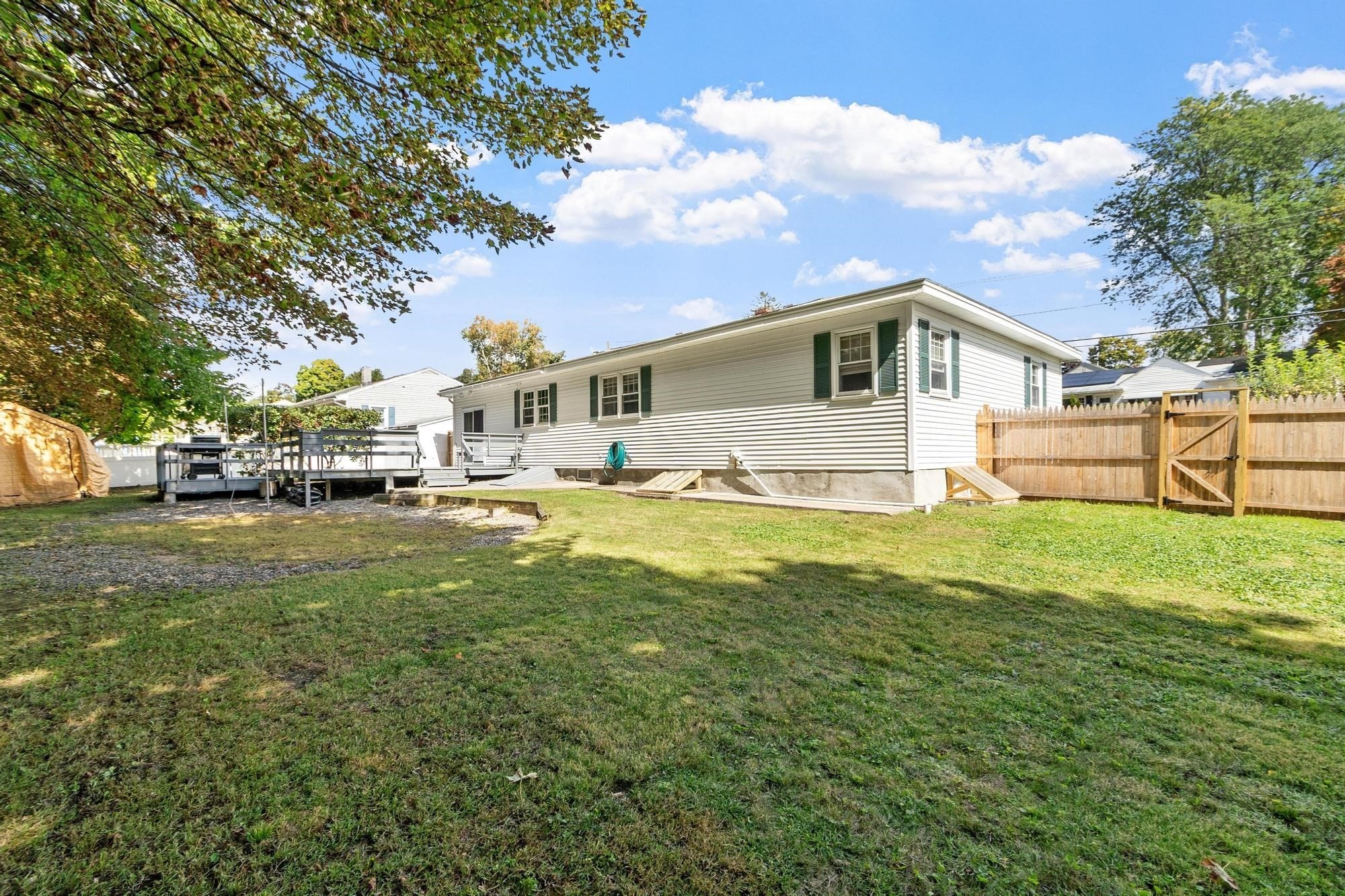 160 Jackson St Property Photo 3