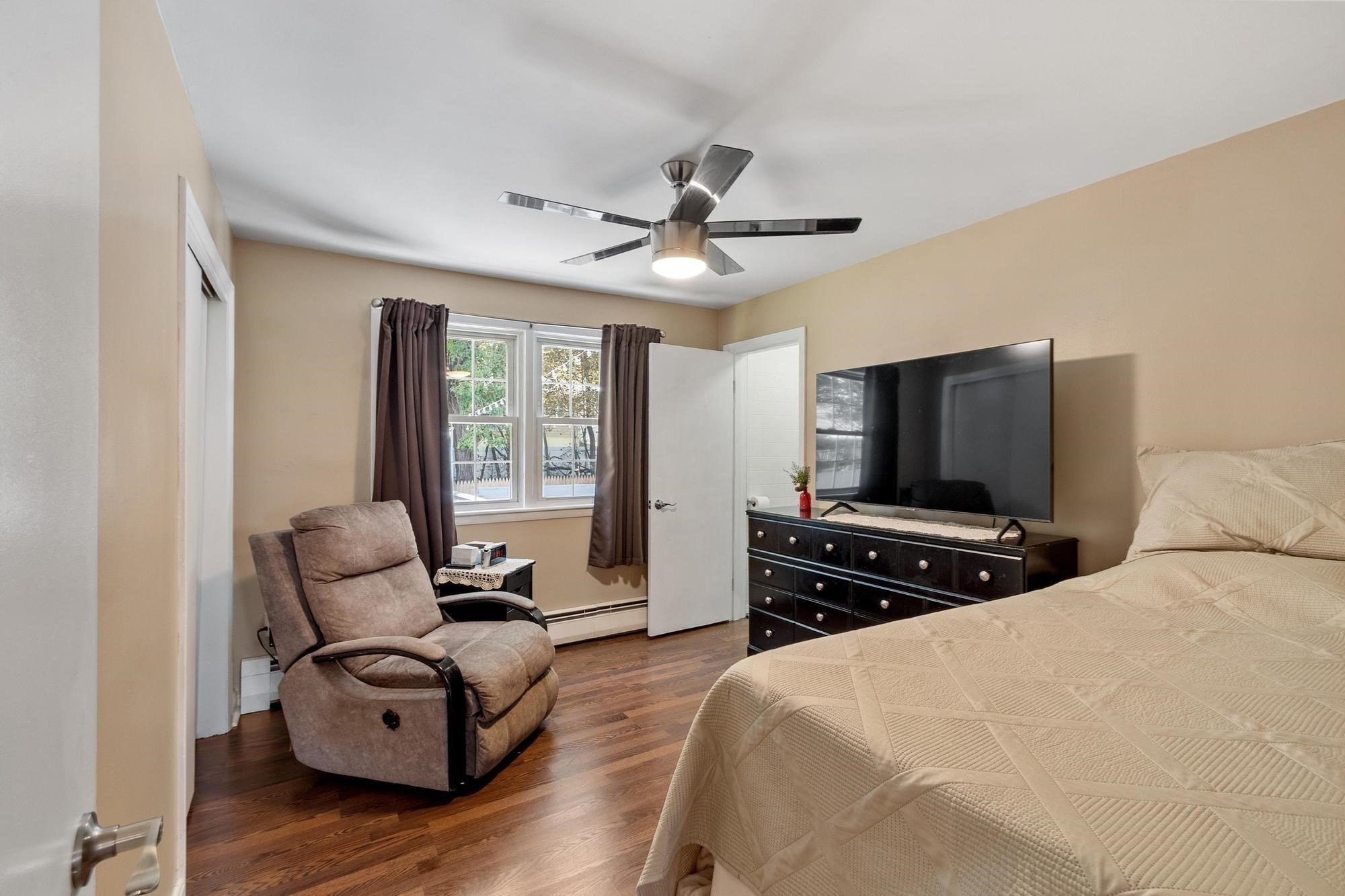 160 Jackson St Property Photo 14