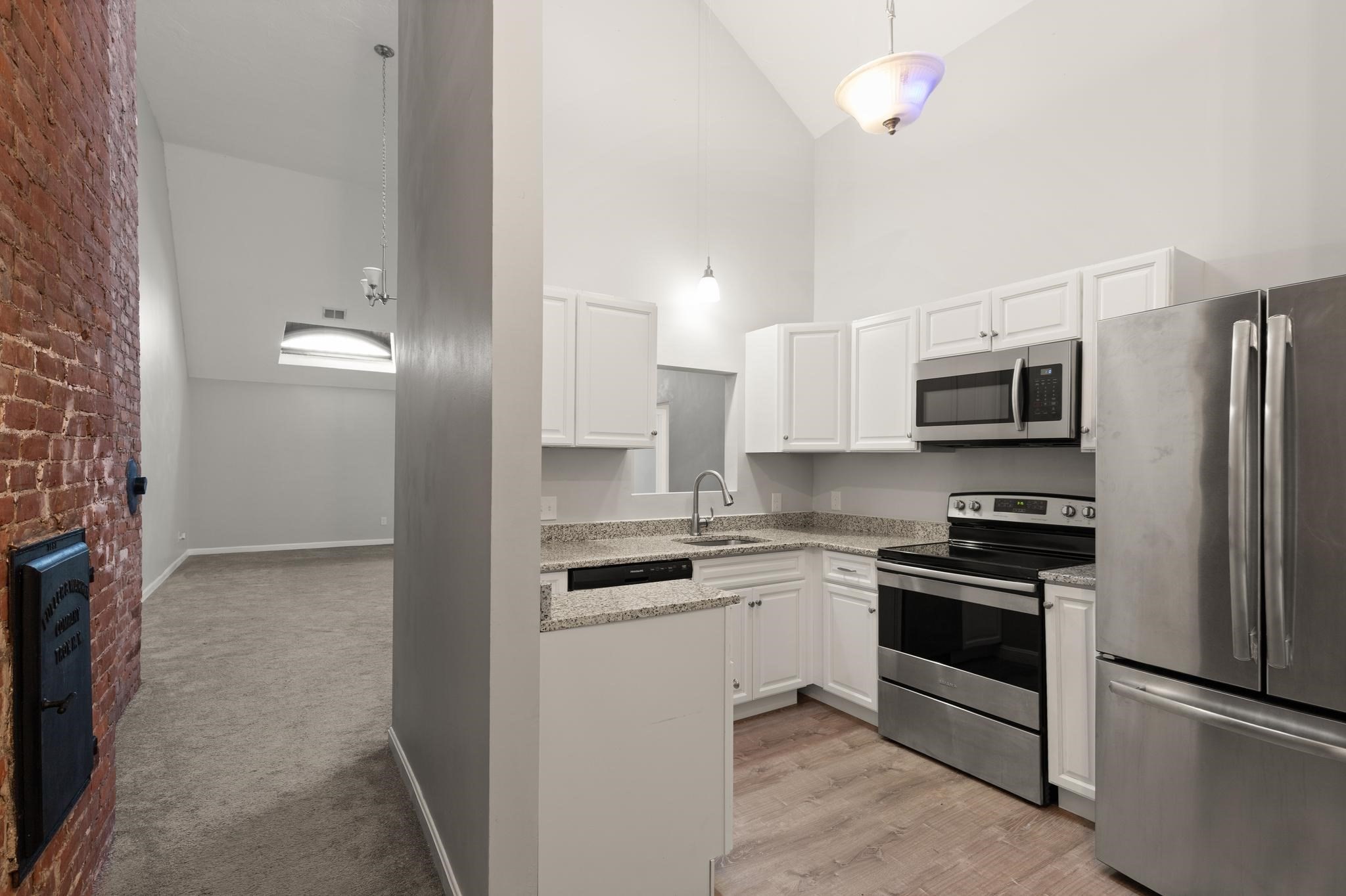 31 Elizabeth St # 303 Property Photo 1