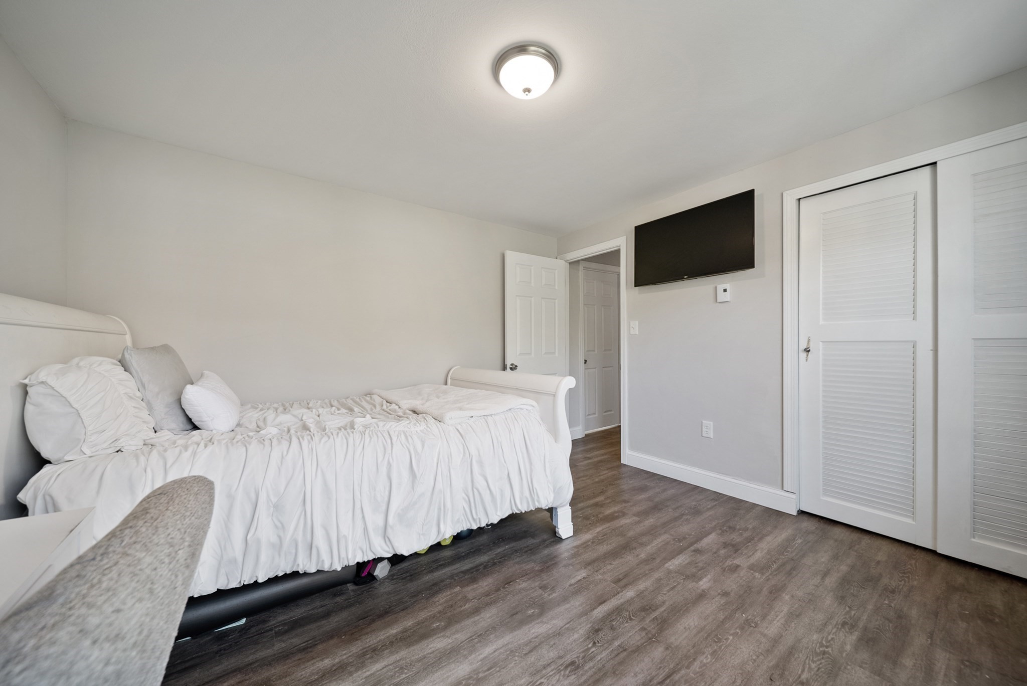 140 Old Ferry Rd # M Property Photo 18