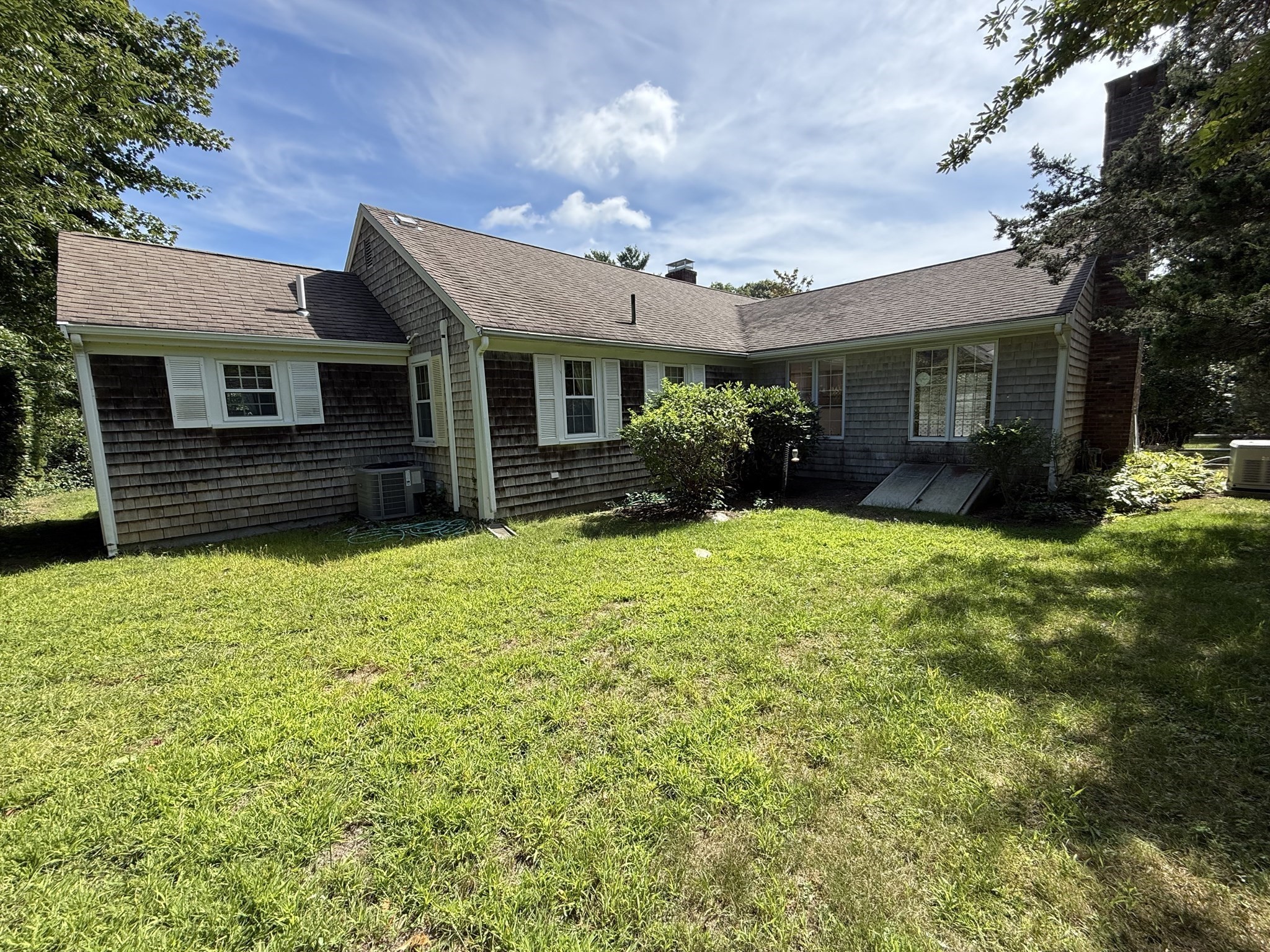 87 Hinckley Circle Property Photo 4