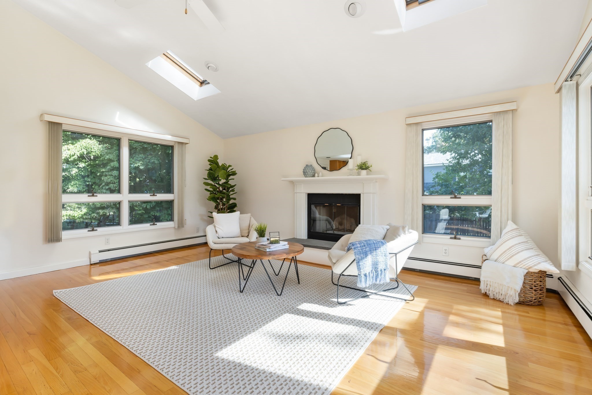 521 High Rock St Property Photo 3