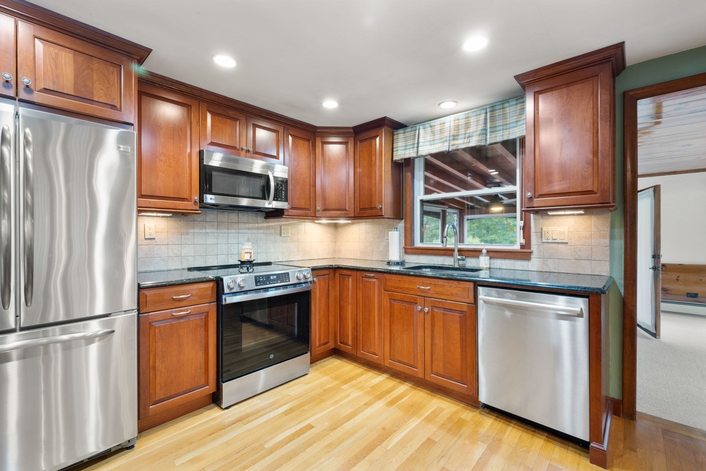 28 Evergreen Avenue Property Photo 4