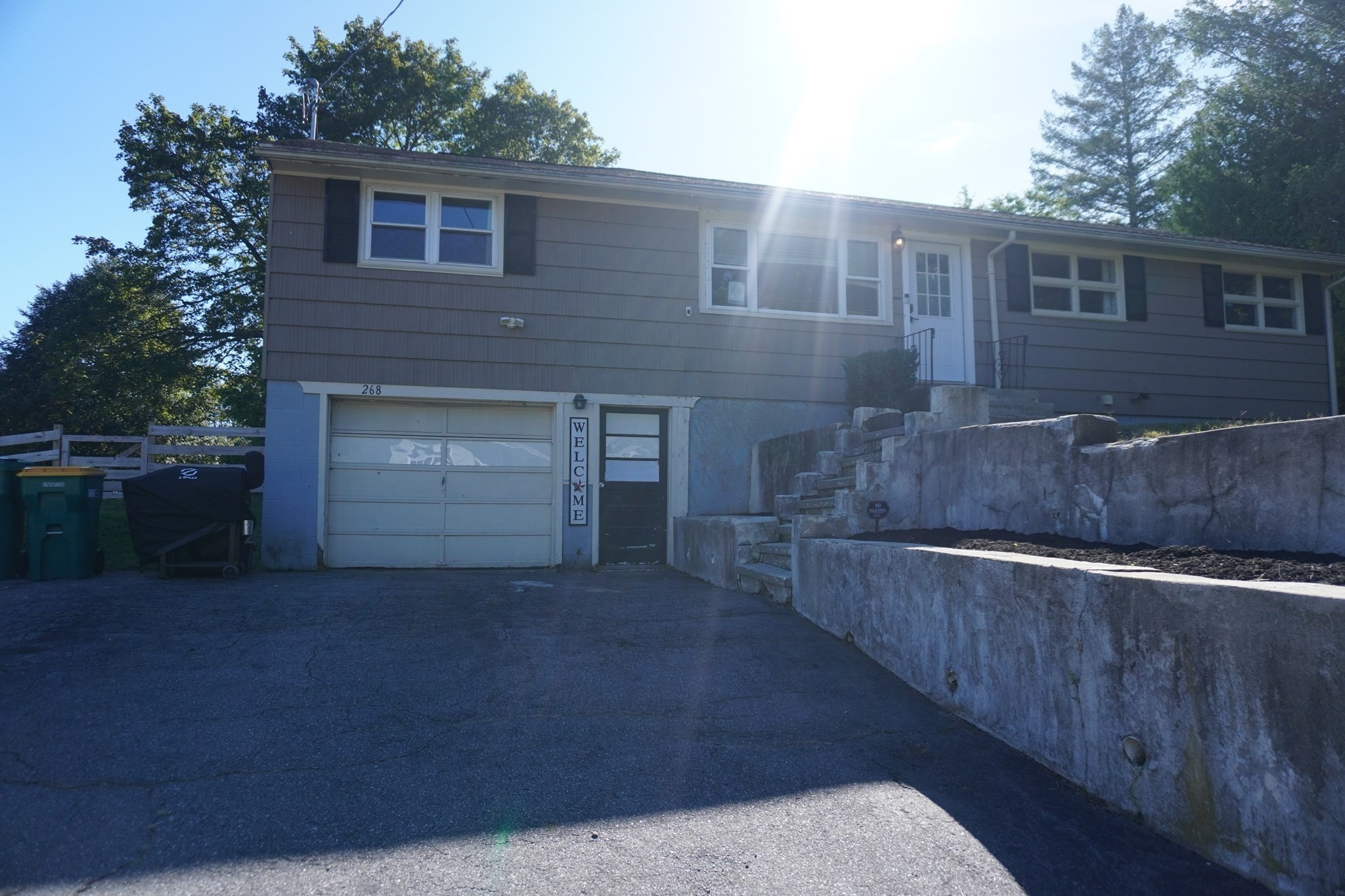 268 Sterling St Property Photo 2