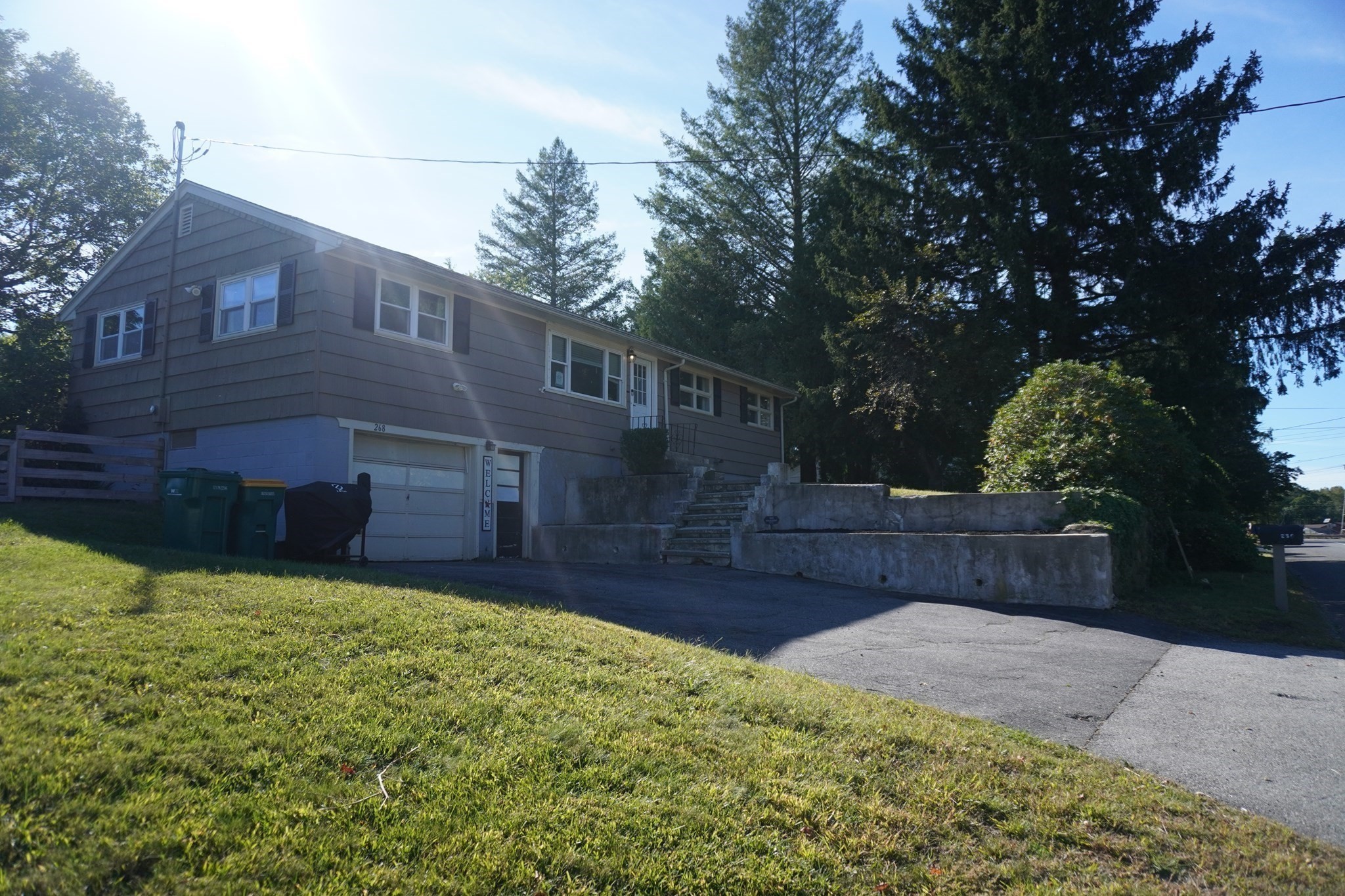 268 Sterling St Property Photo 3