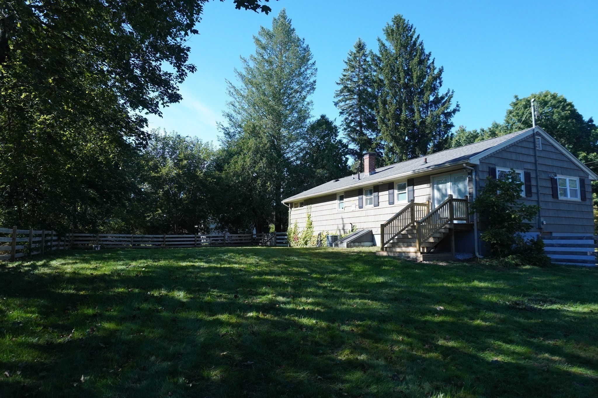 268 Sterling St Property Photo 4