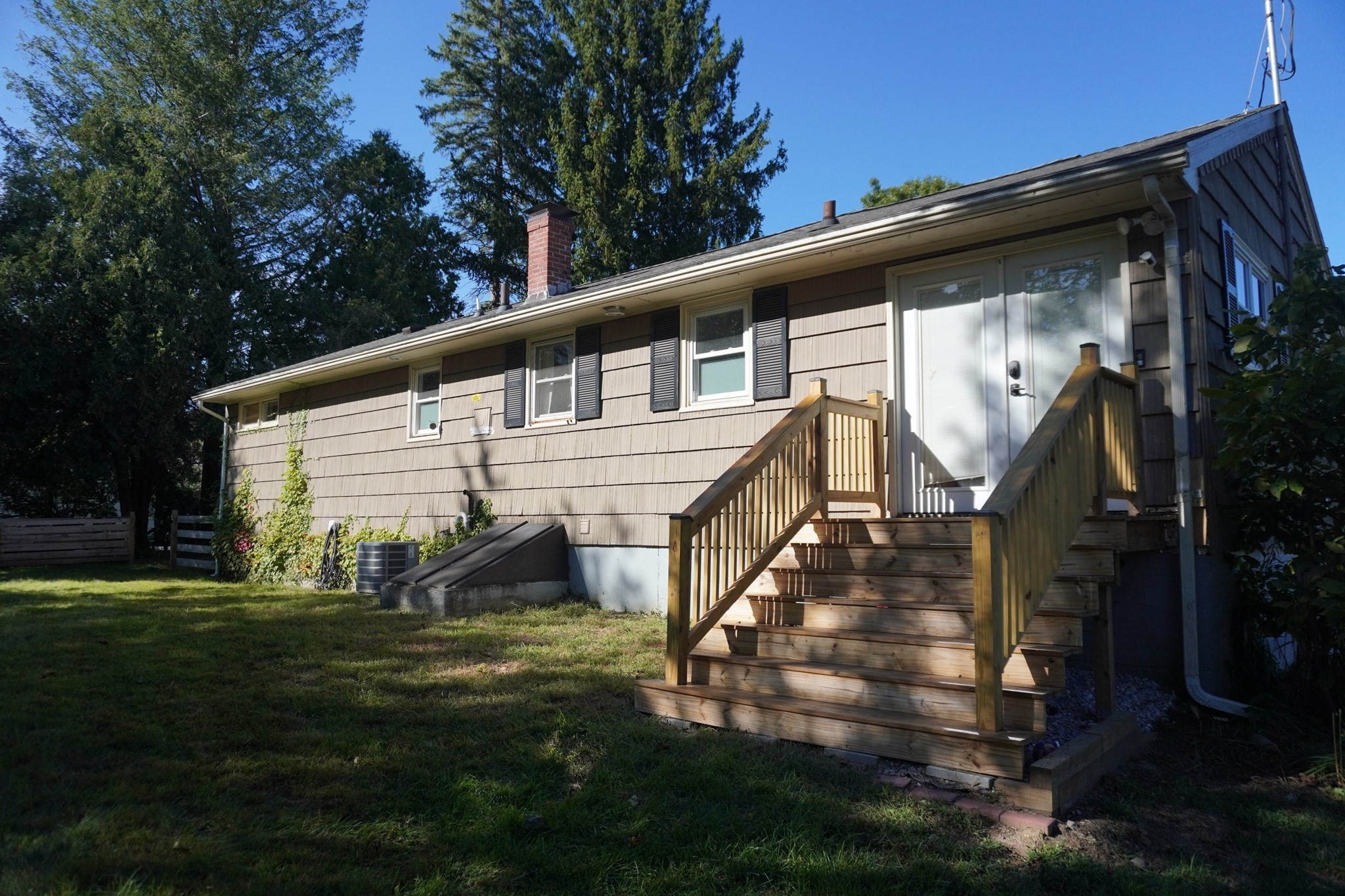 268 Sterling St Property Photo 6