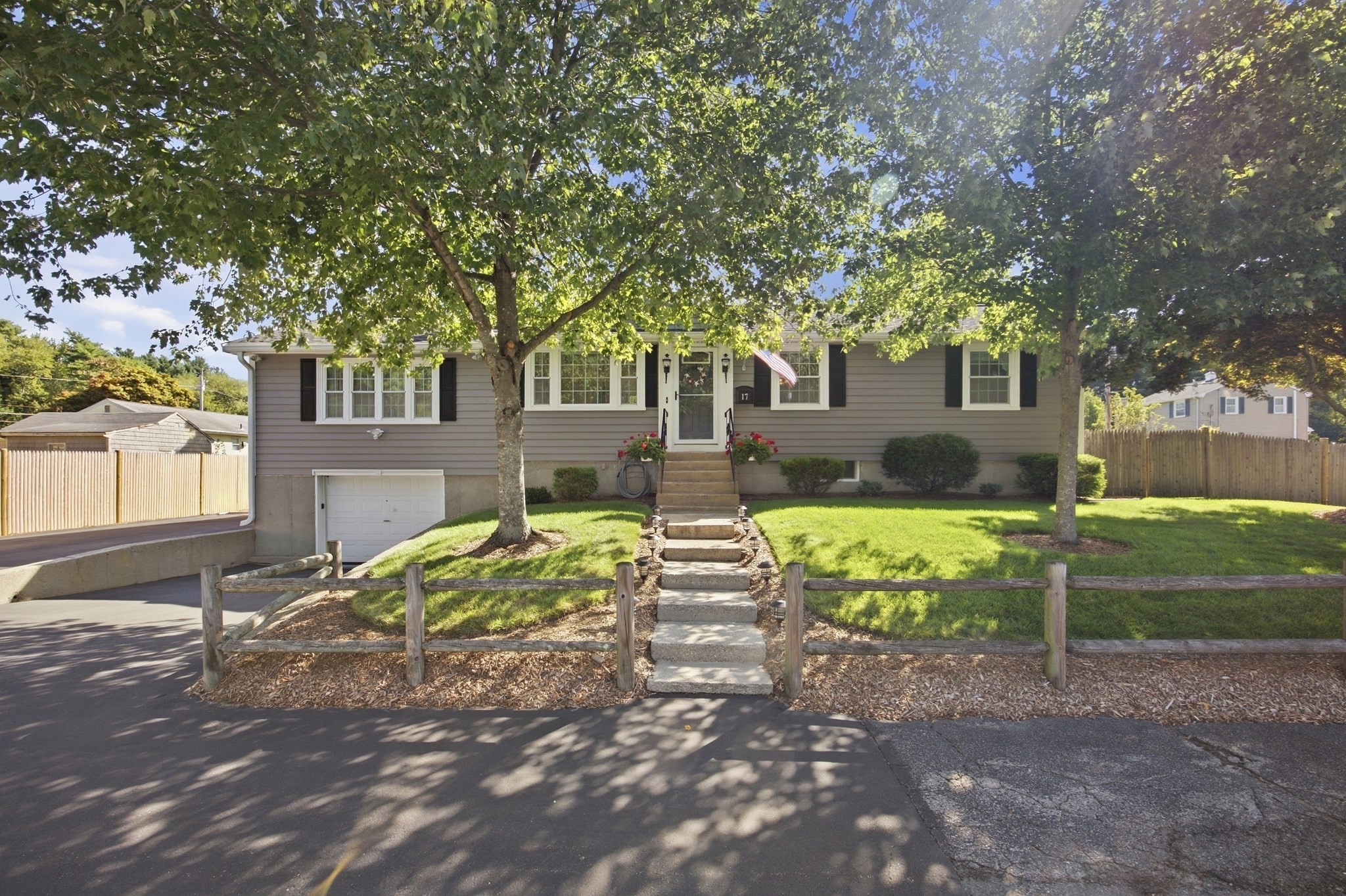 17 Grove Ave Property Photo 1