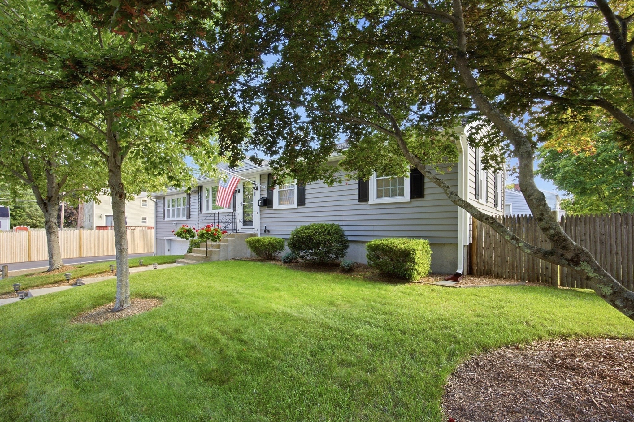 17 Grove Ave Property Photo 2