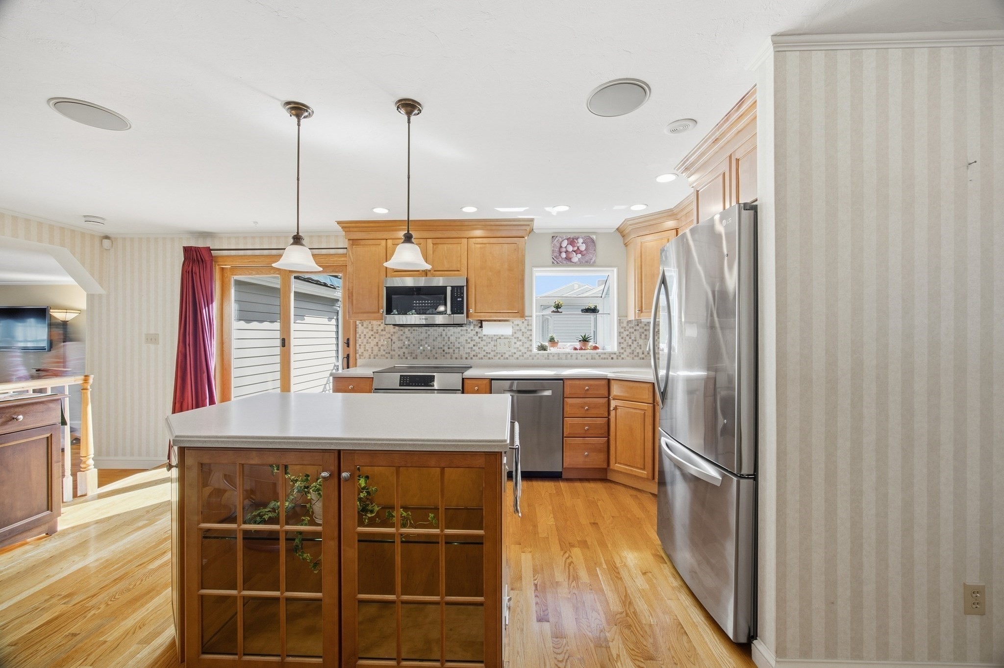 17 Grove Ave Property Photo 3