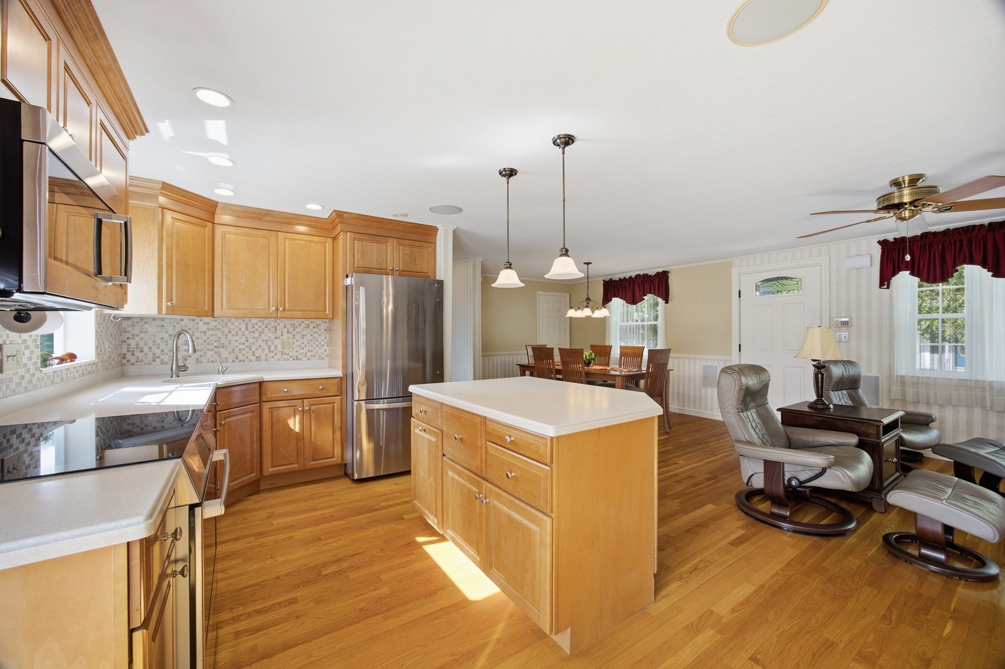 17 Grove Ave Property Photo 5