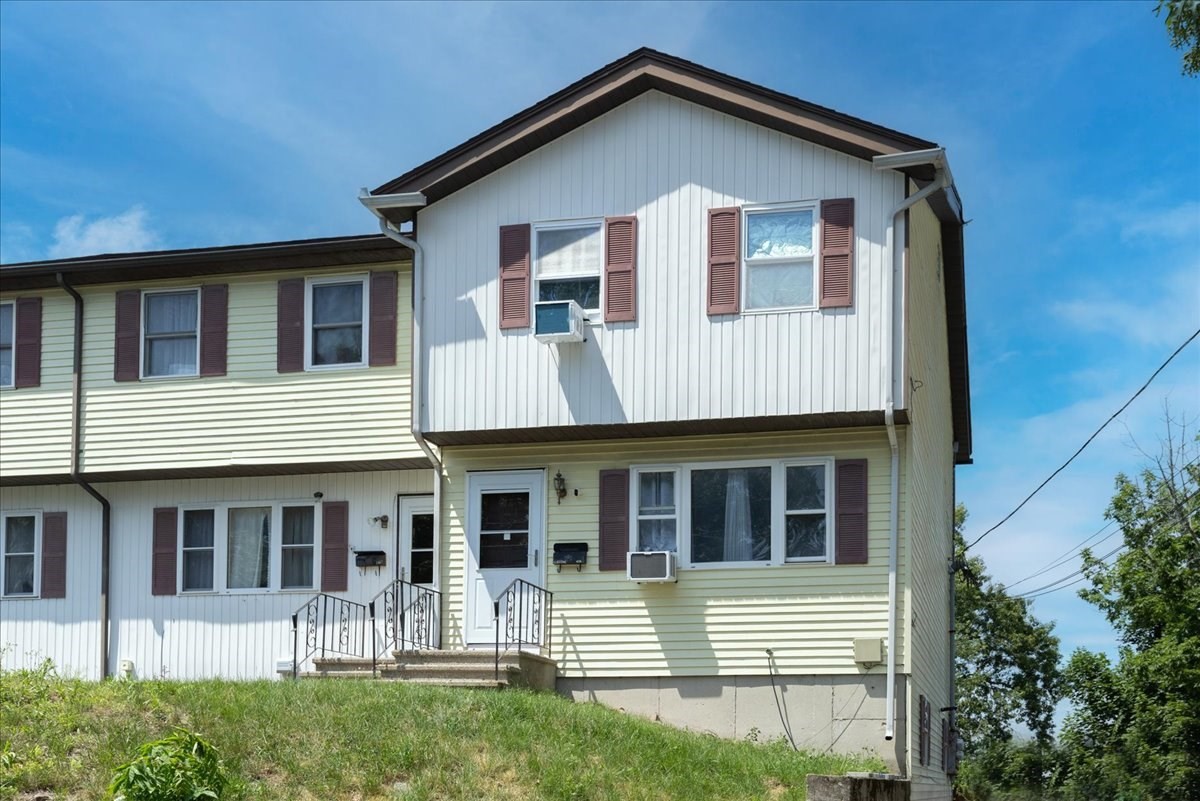 47 Kent St # A Property Photo 2