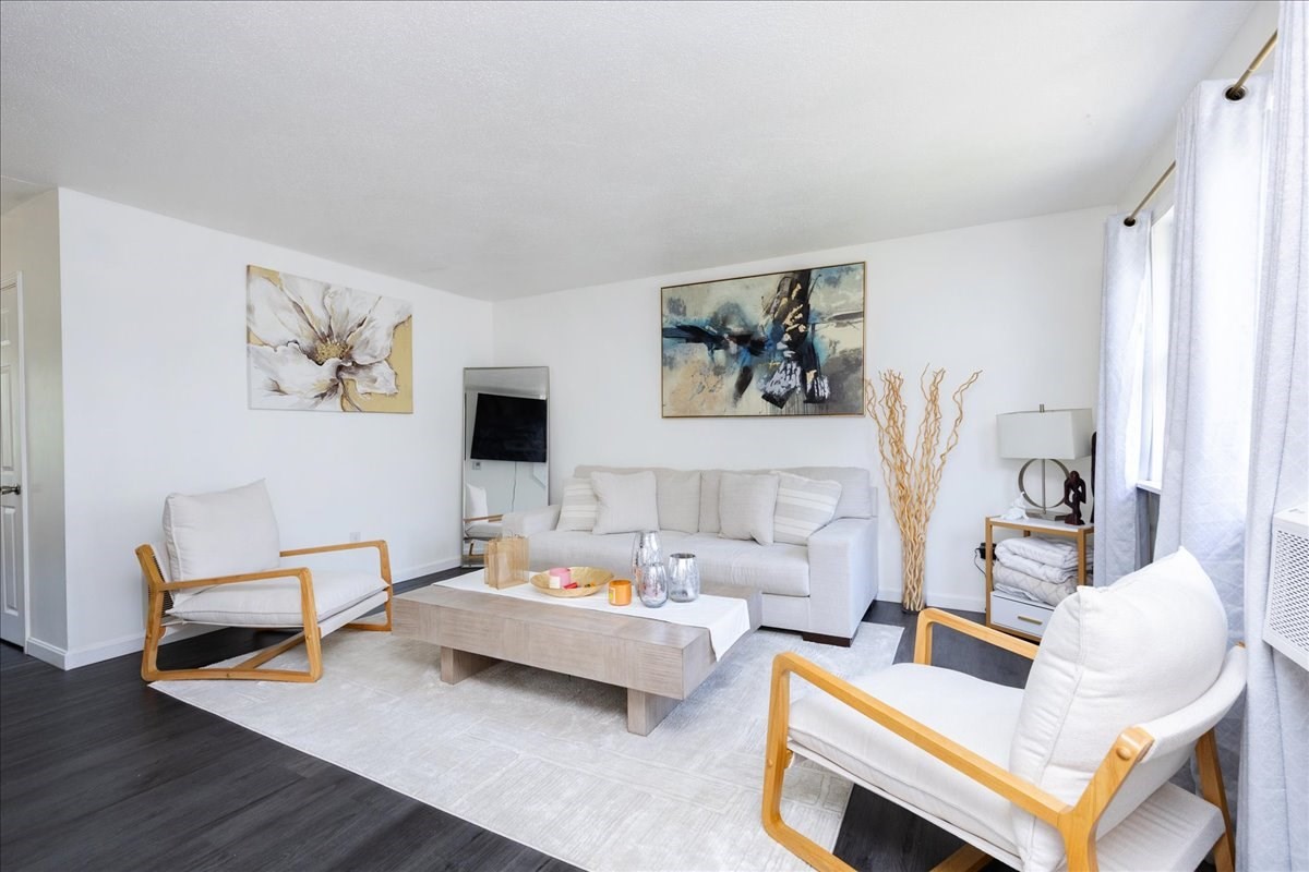 47 Kent St # A Property Photo 3