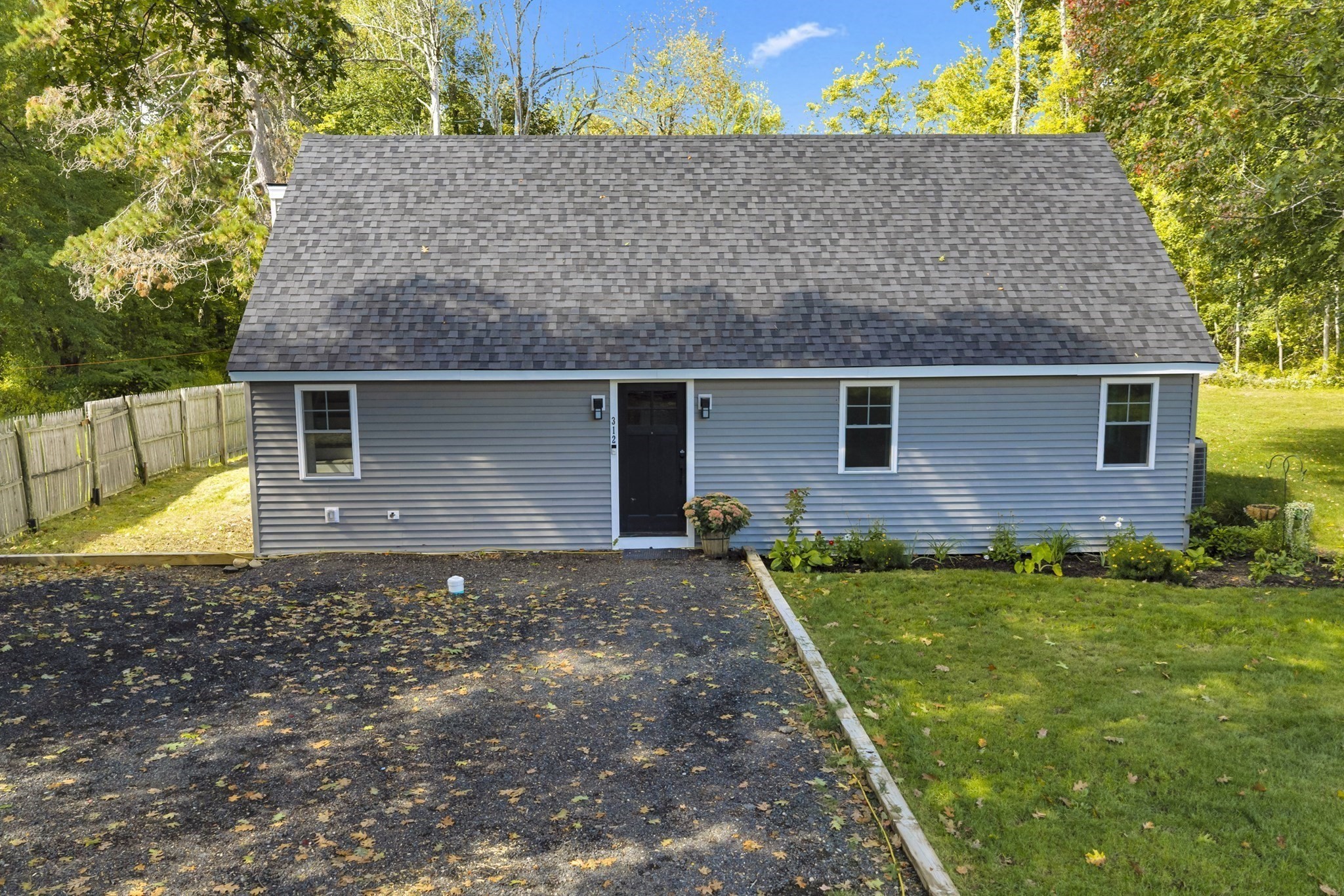 312 Pleasant St Property Photo 1