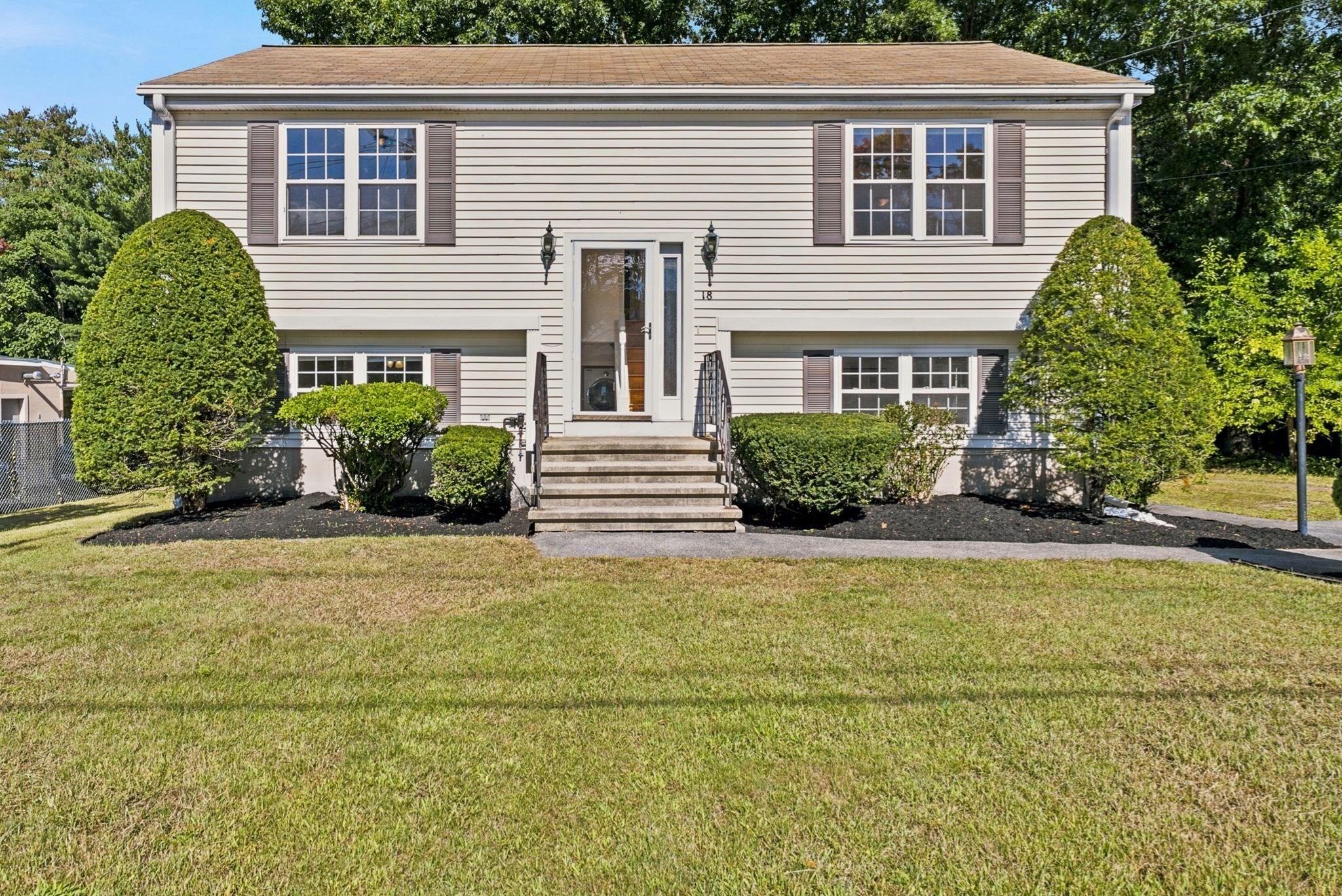 18 Woodland Street Property Photo 2