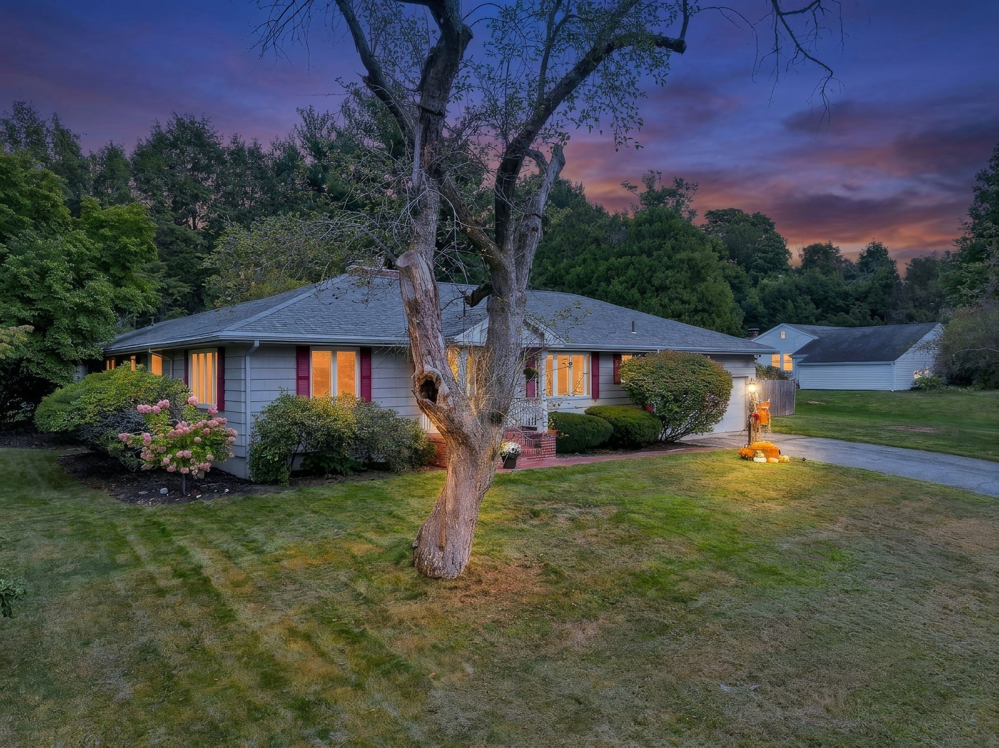 14 Forbes Ln Property Photo 1