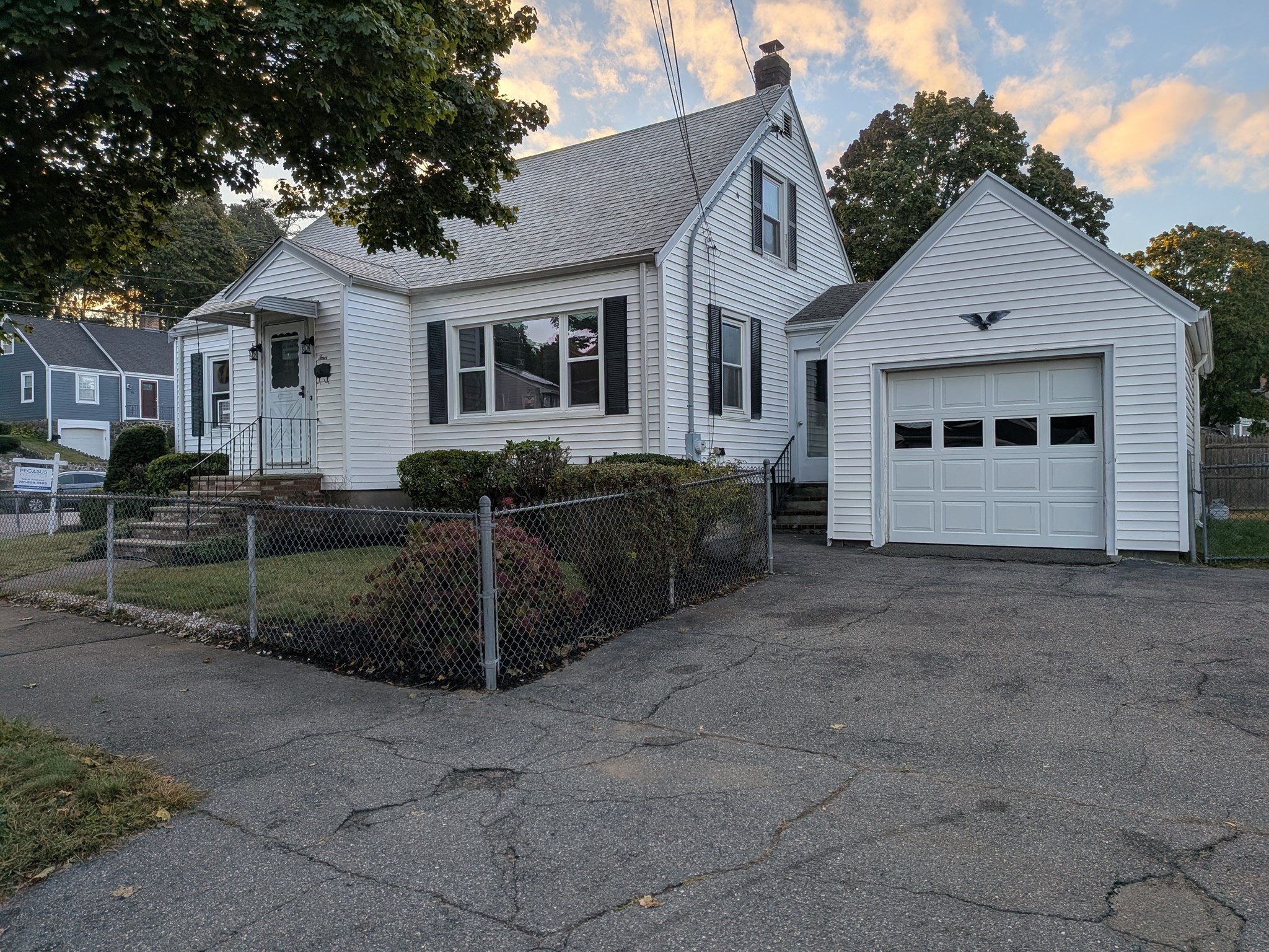 4 Edgemere Rd Property Photo 1
