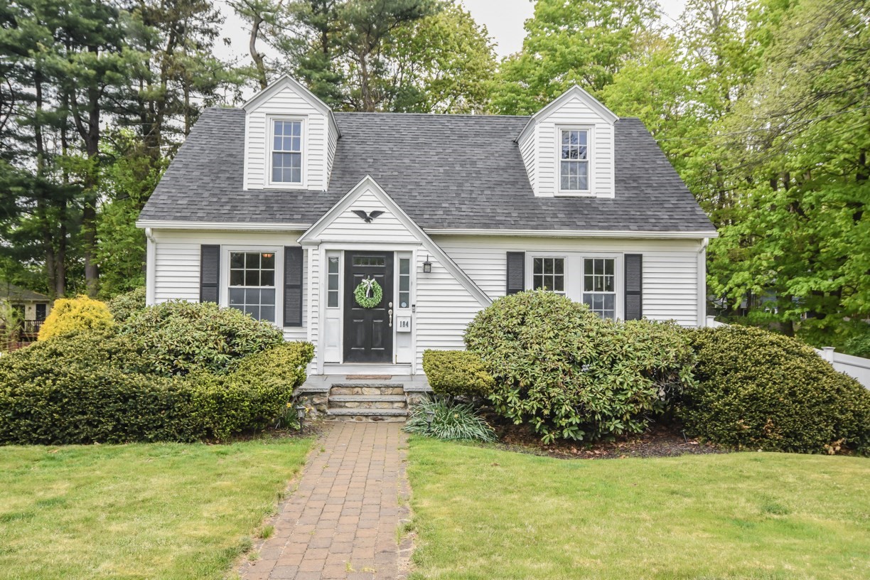 184 Elm St Property Photo 1
