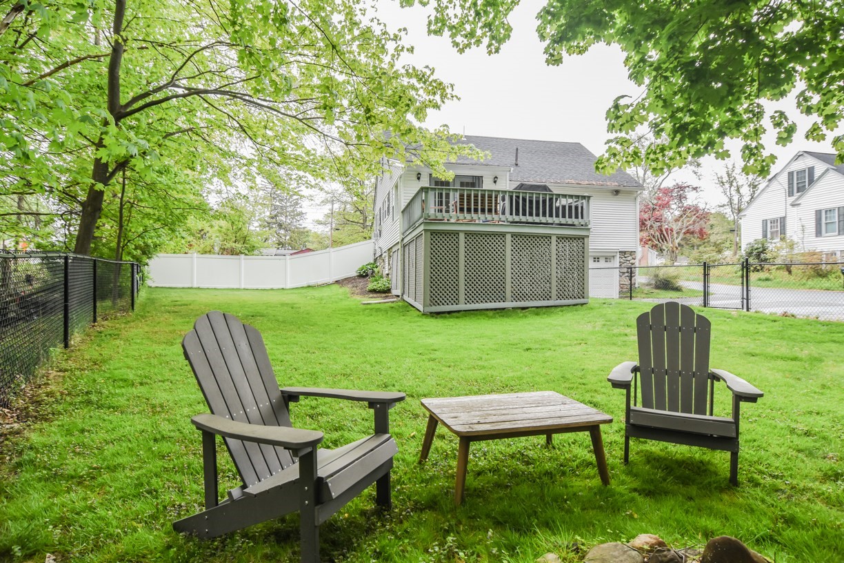184 Elm St Property Photo 4