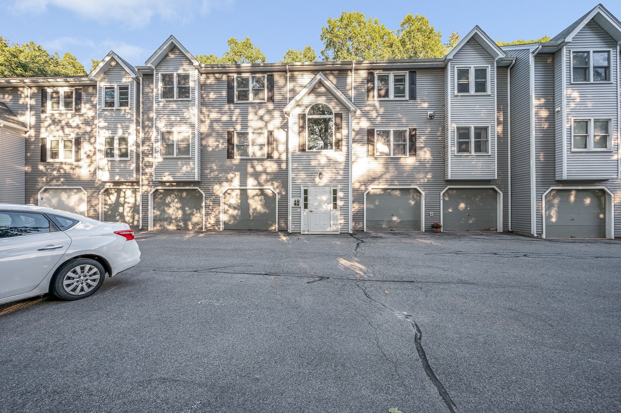 124 Tennis Plaza Rd # 56 Property Photo 1