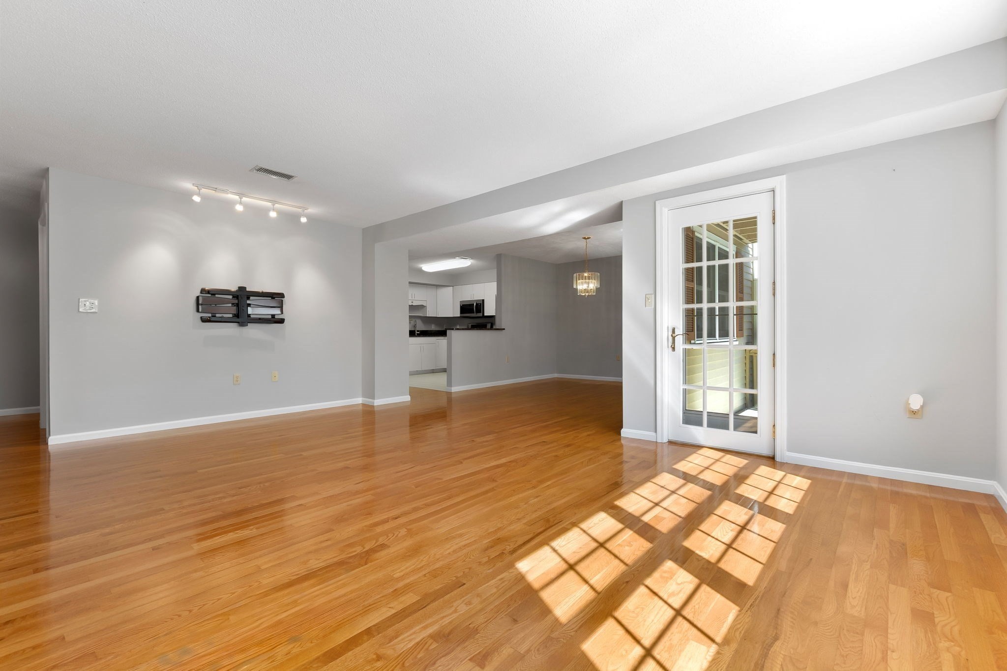 9 Weatherly Drive # 9 Property Photo 2