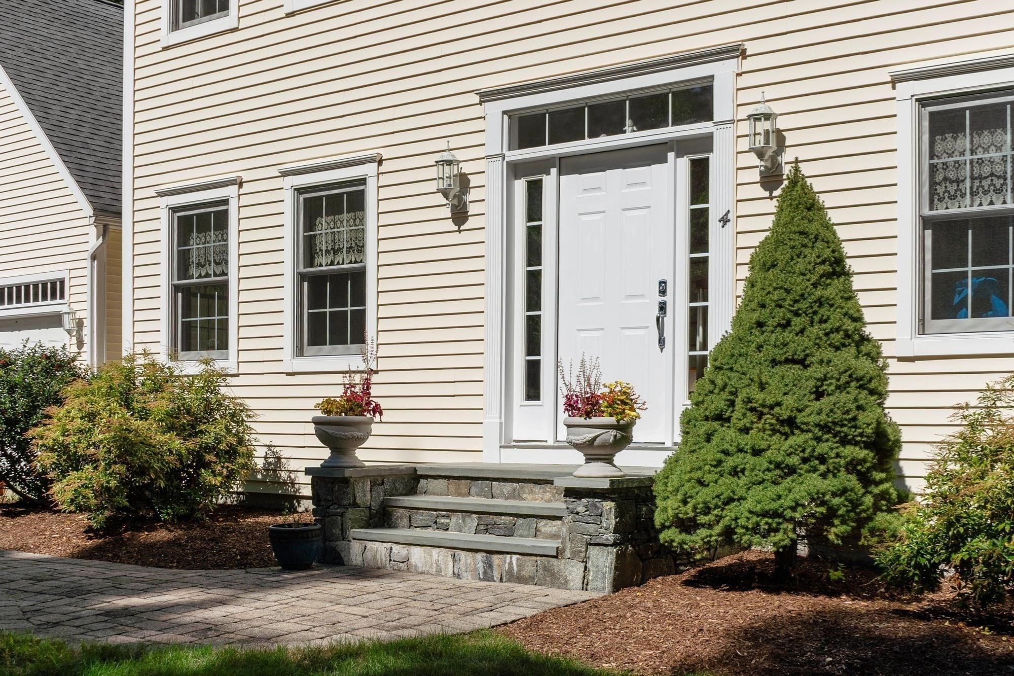 4 Samuels Ln Property Photo 3
