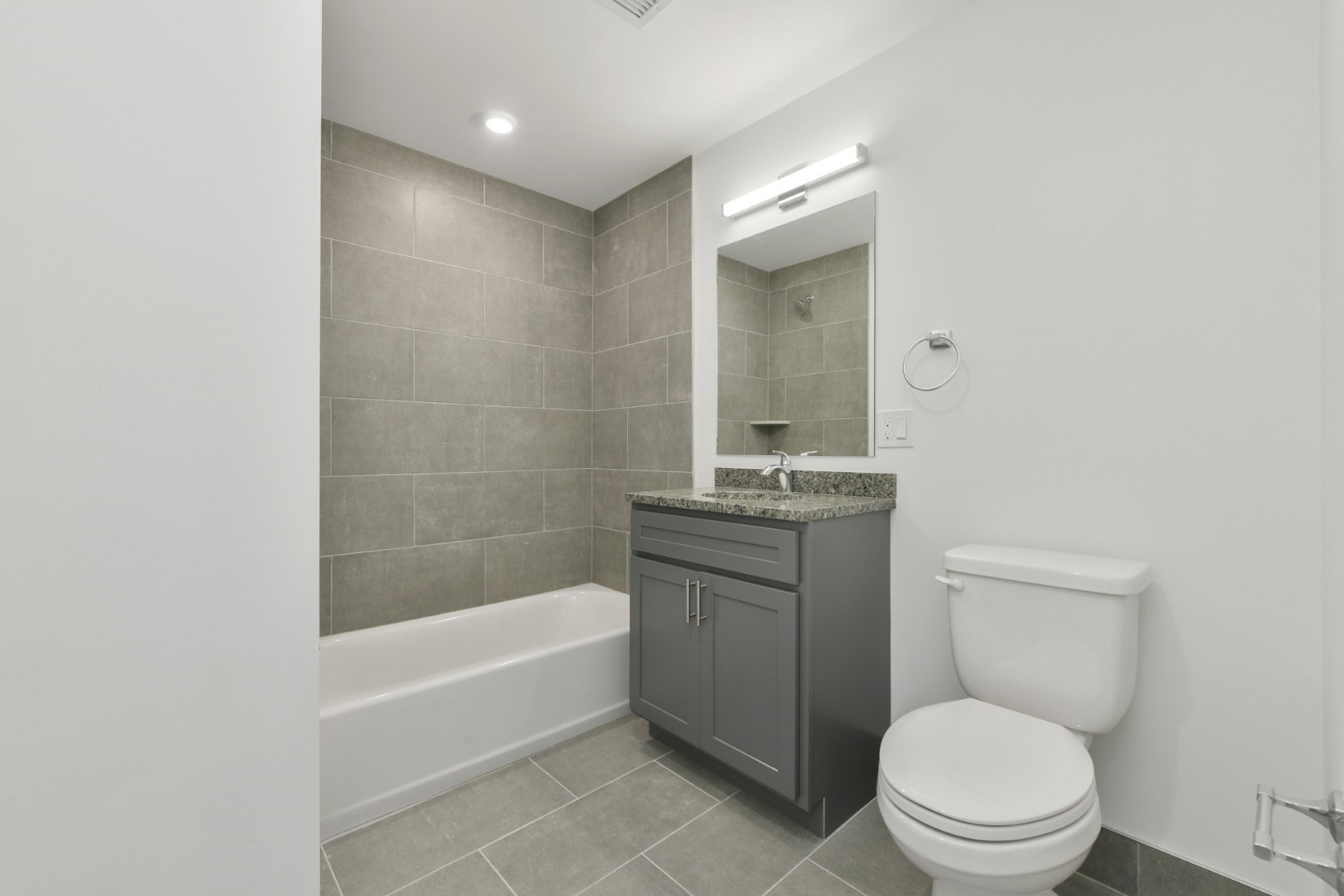 585 Essex St # 418 Property Photo 7
