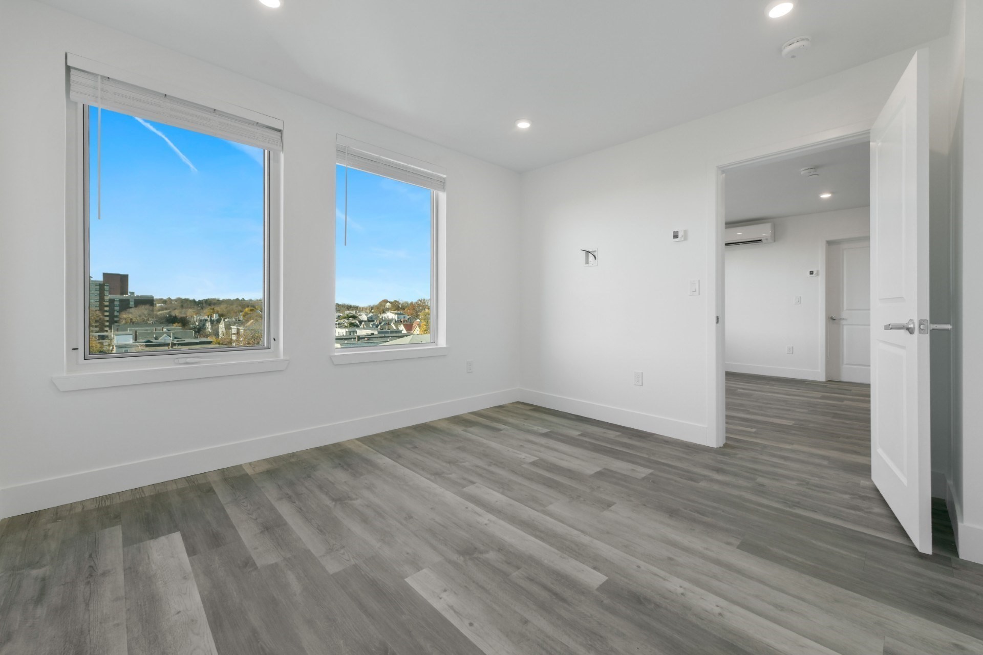 585 Essex St # 418 Property Photo 11