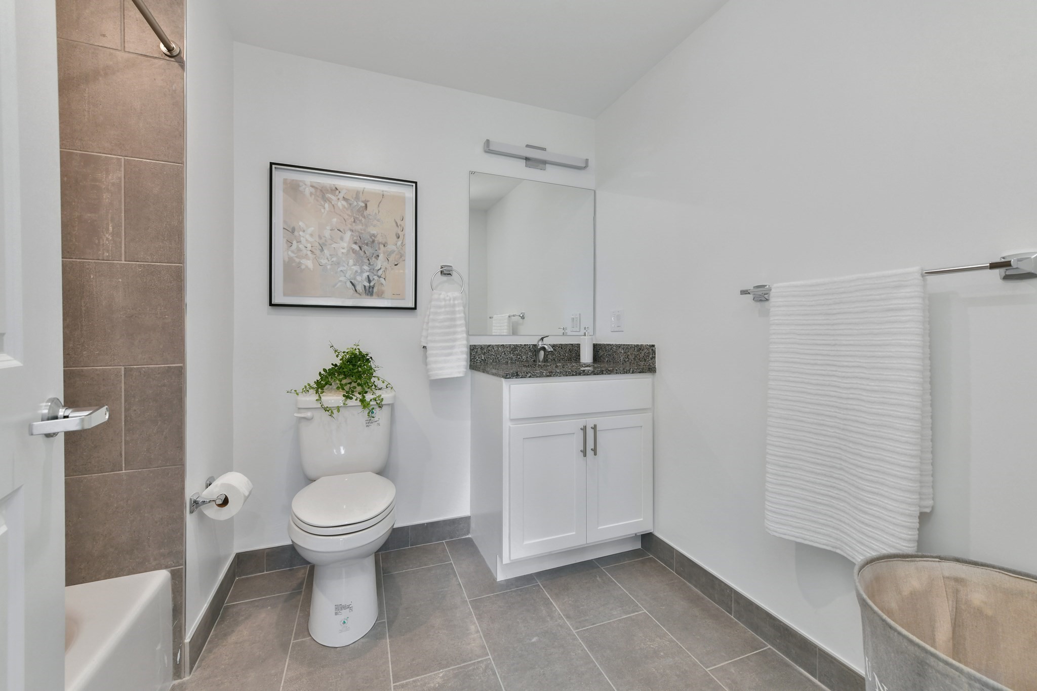 585 Essex St # 516 Property Photo 13