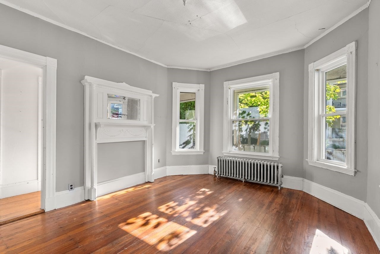 52 Burnside Ave Property Photo 5