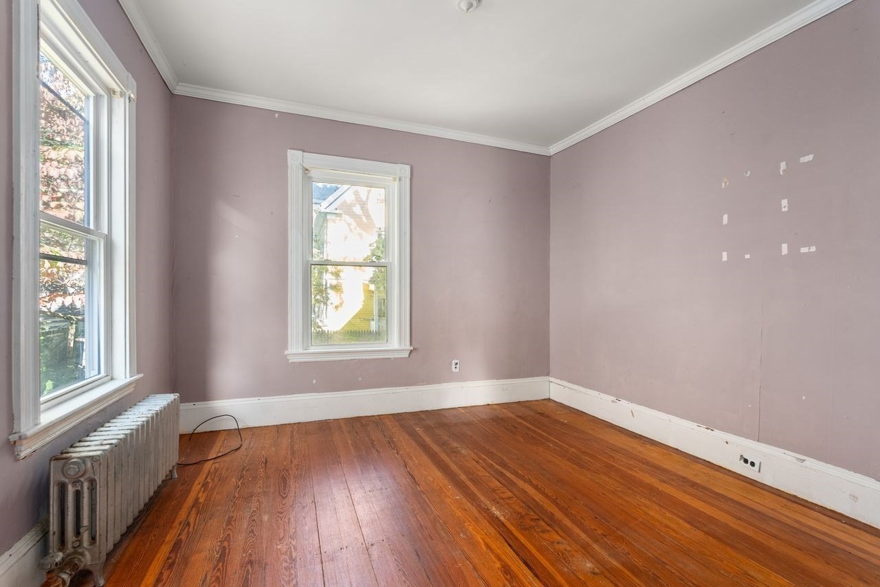 52 Burnside Ave Property Photo 9