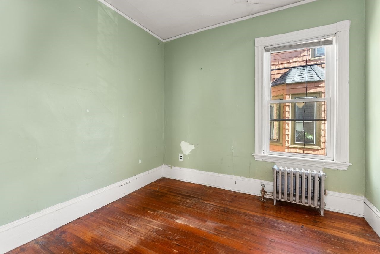 52 Burnside Ave Property Photo 10