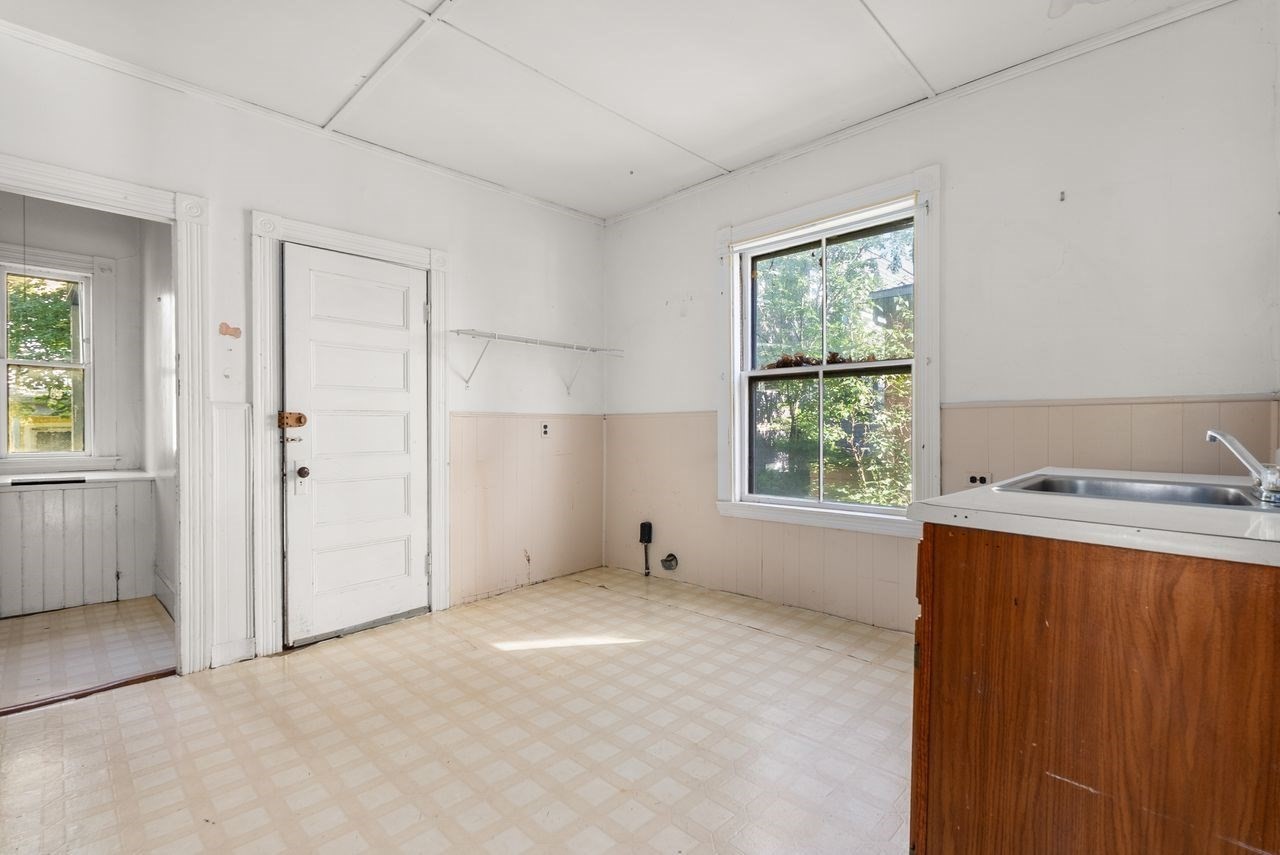 52 Burnside Ave Property Photo 12